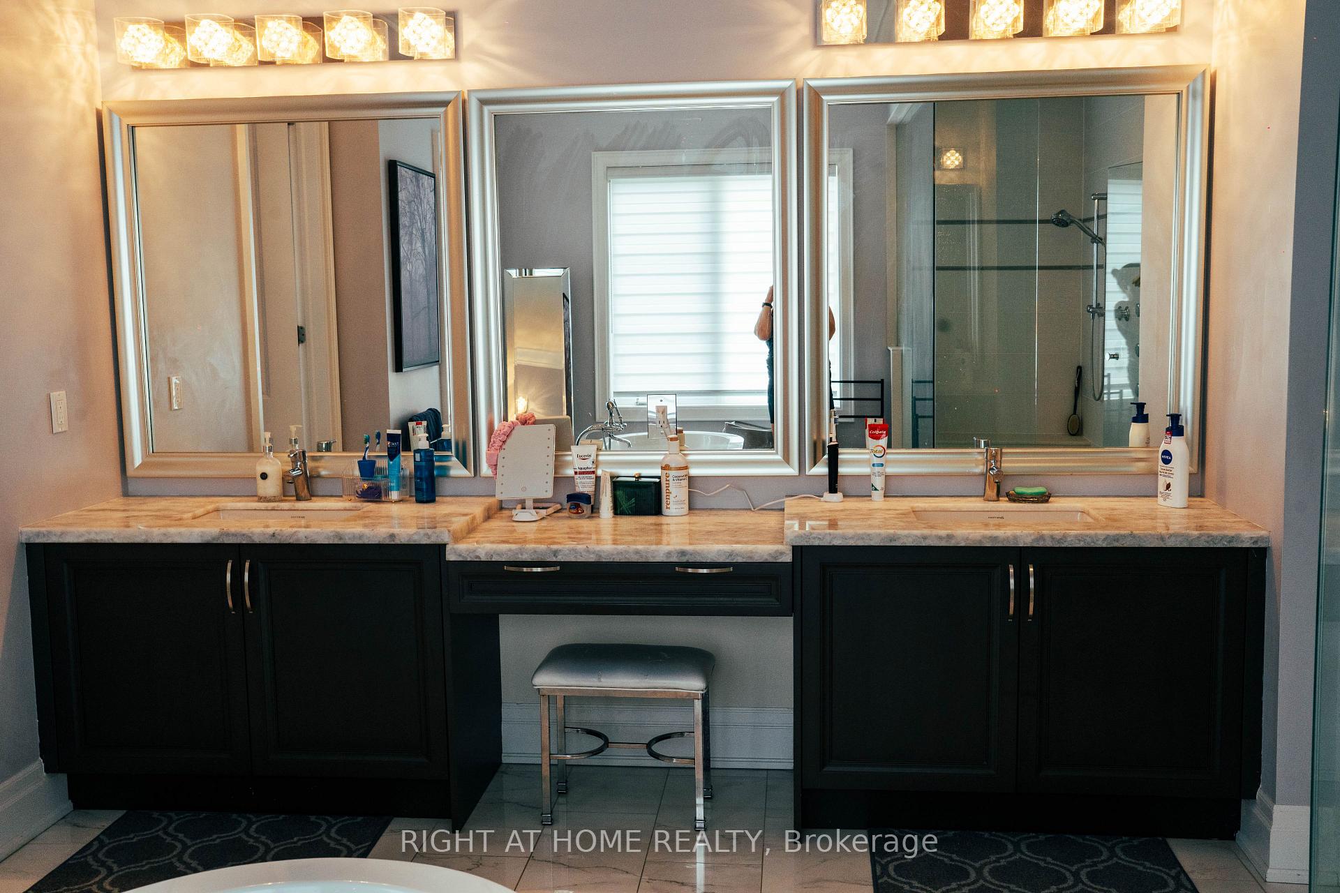 Photo 20 of 11 Fairmont Close, Brampton, Credit Valley — HOMEH
