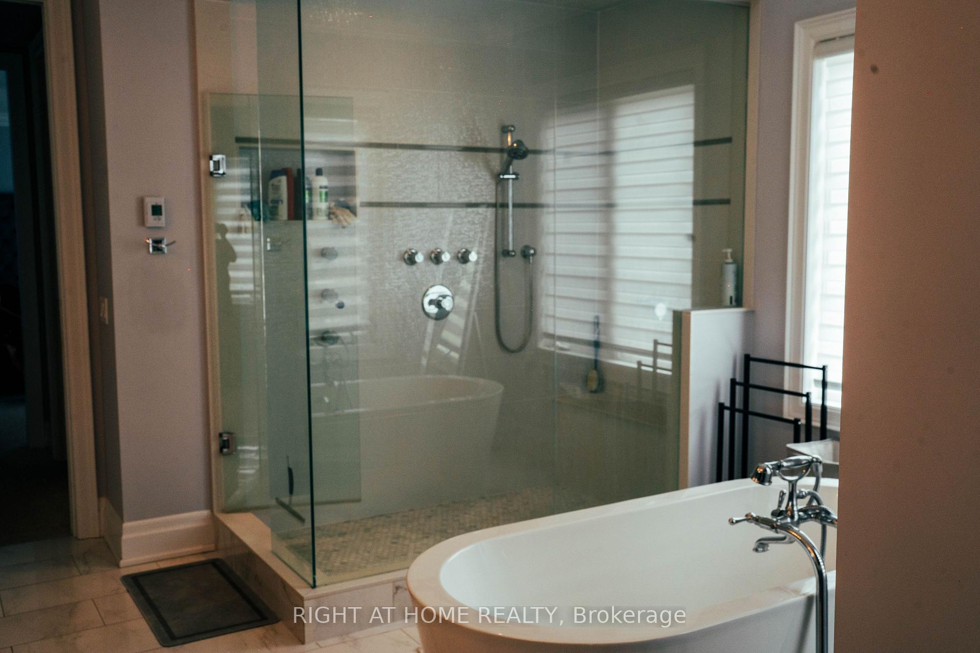 Photo 21 of 11 Fairmont Close, Brampton, Credit Valley — HOMEH