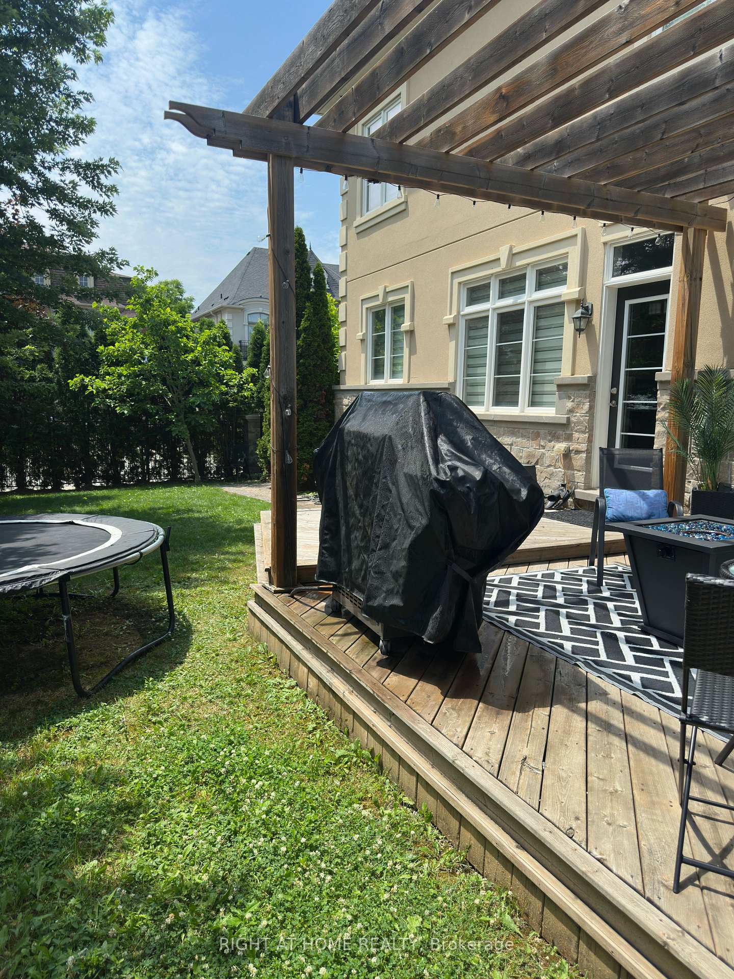 Photo 24 of 11 Fairmont Close, Brampton, Credit Valley — HOMEH