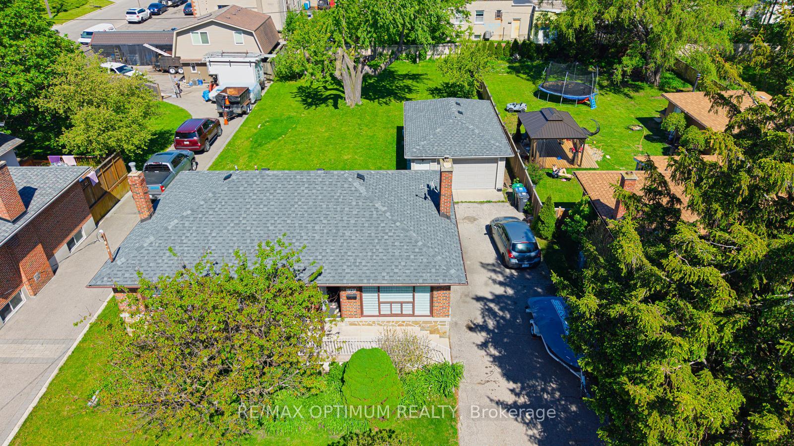 Photo 2 of 1747 Coram Crescent, Mississauga, Dixie — HOMEH