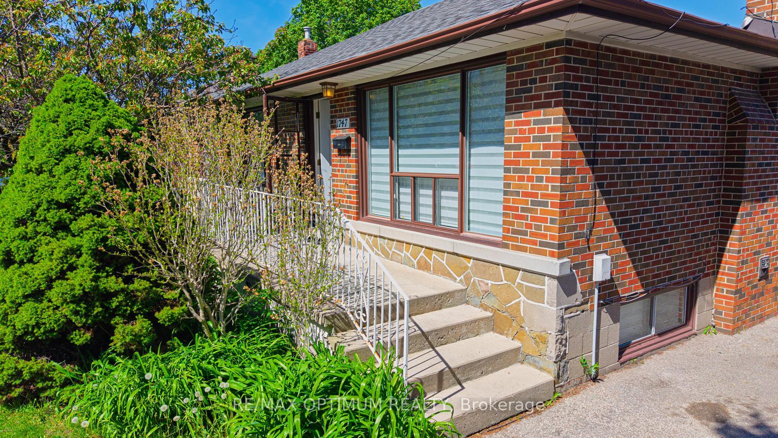 Photo 3 of 1747 Coram Crescent, Mississauga, Dixie — HOMEH