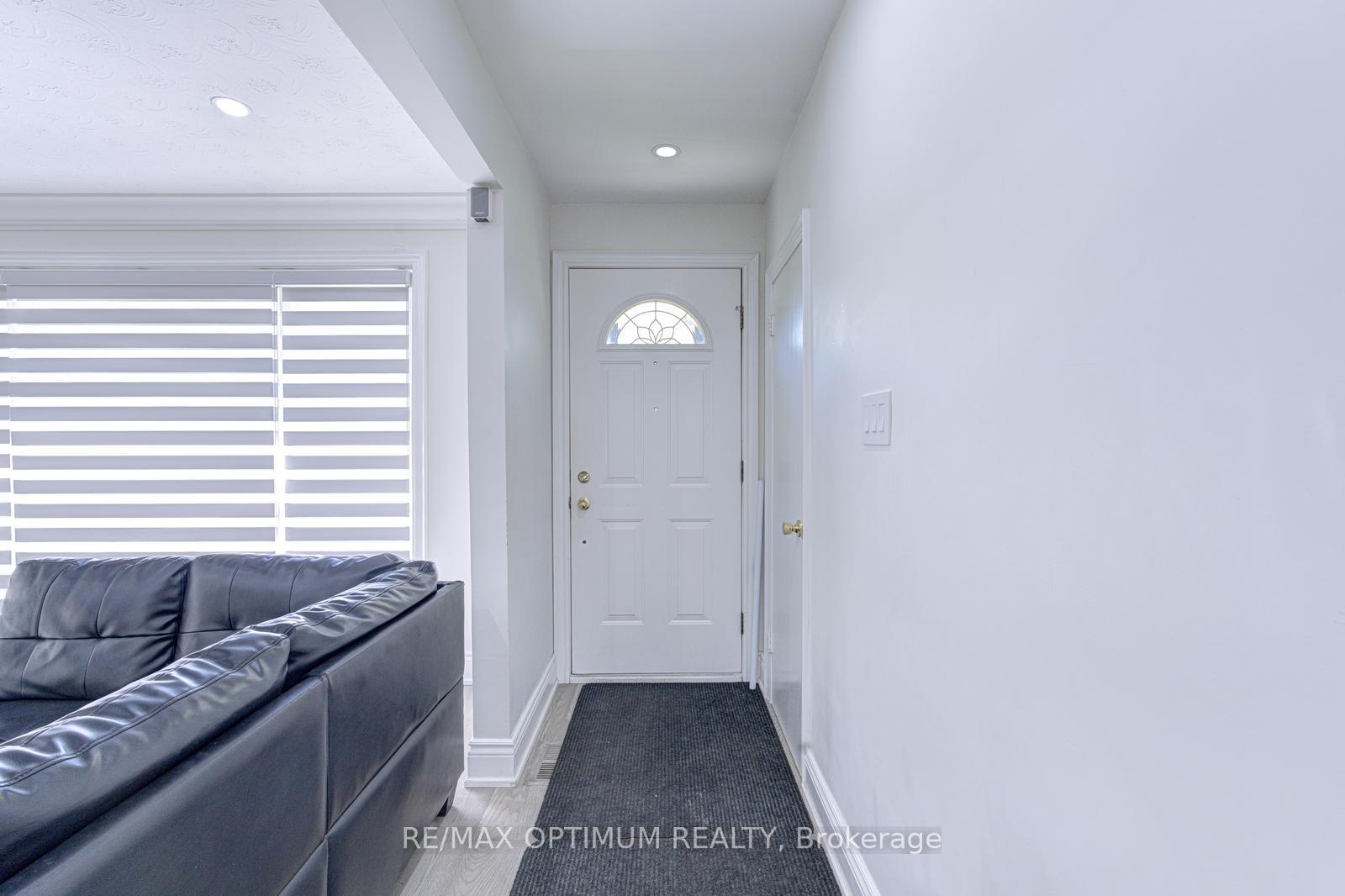 Photo 6 of 1747 Coram Crescent, Mississauga, Dixie — HOMEH