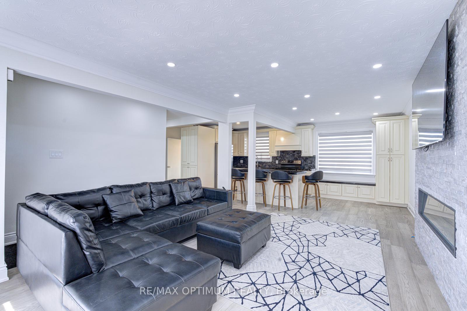 Photo 8 of 1747 Coram Crescent, Mississauga, Dixie — HOMEH