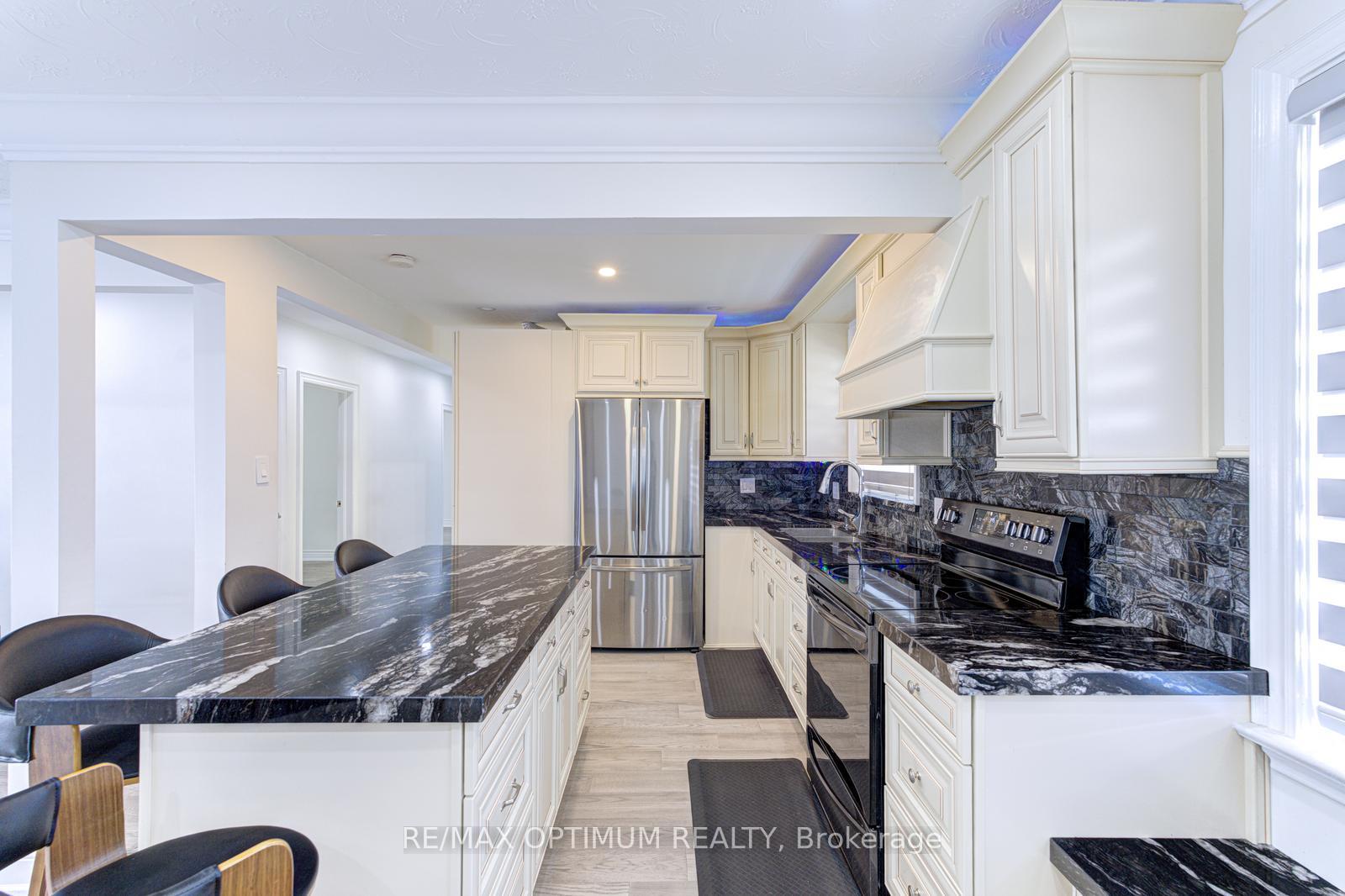 Photo 13 of 1747 Coram Crescent, Mississauga, Dixie — HOMEH