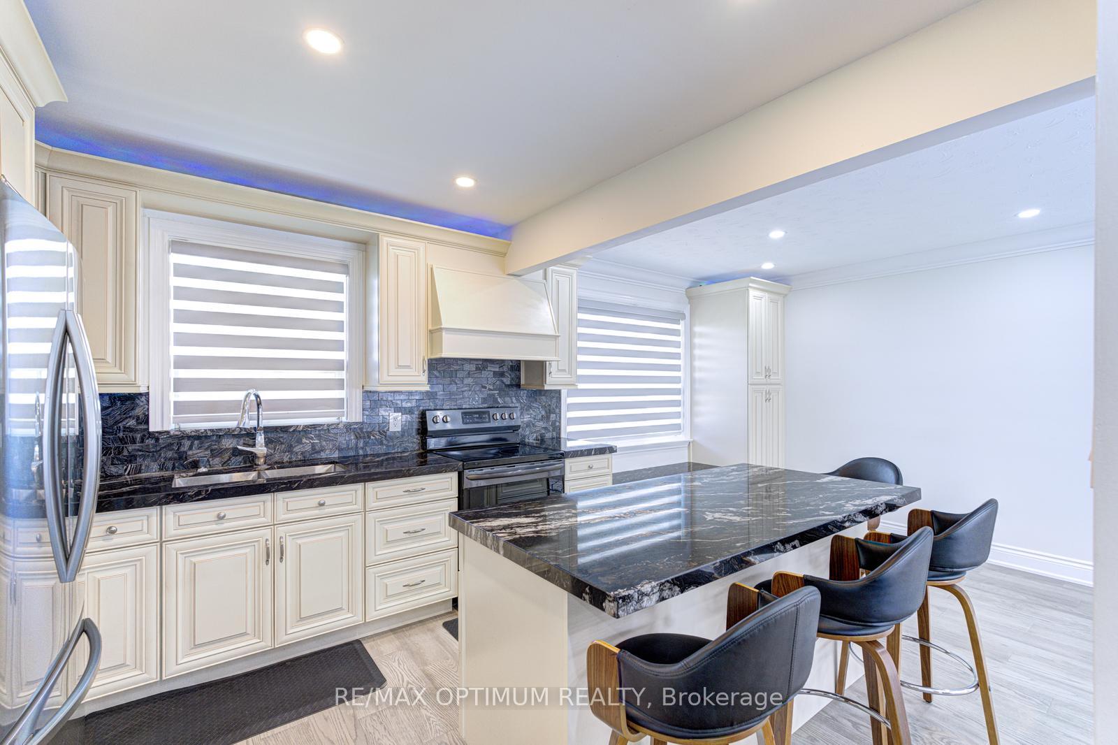 Photo 14 of 1747 Coram Crescent, Mississauga, Dixie — HOMEH