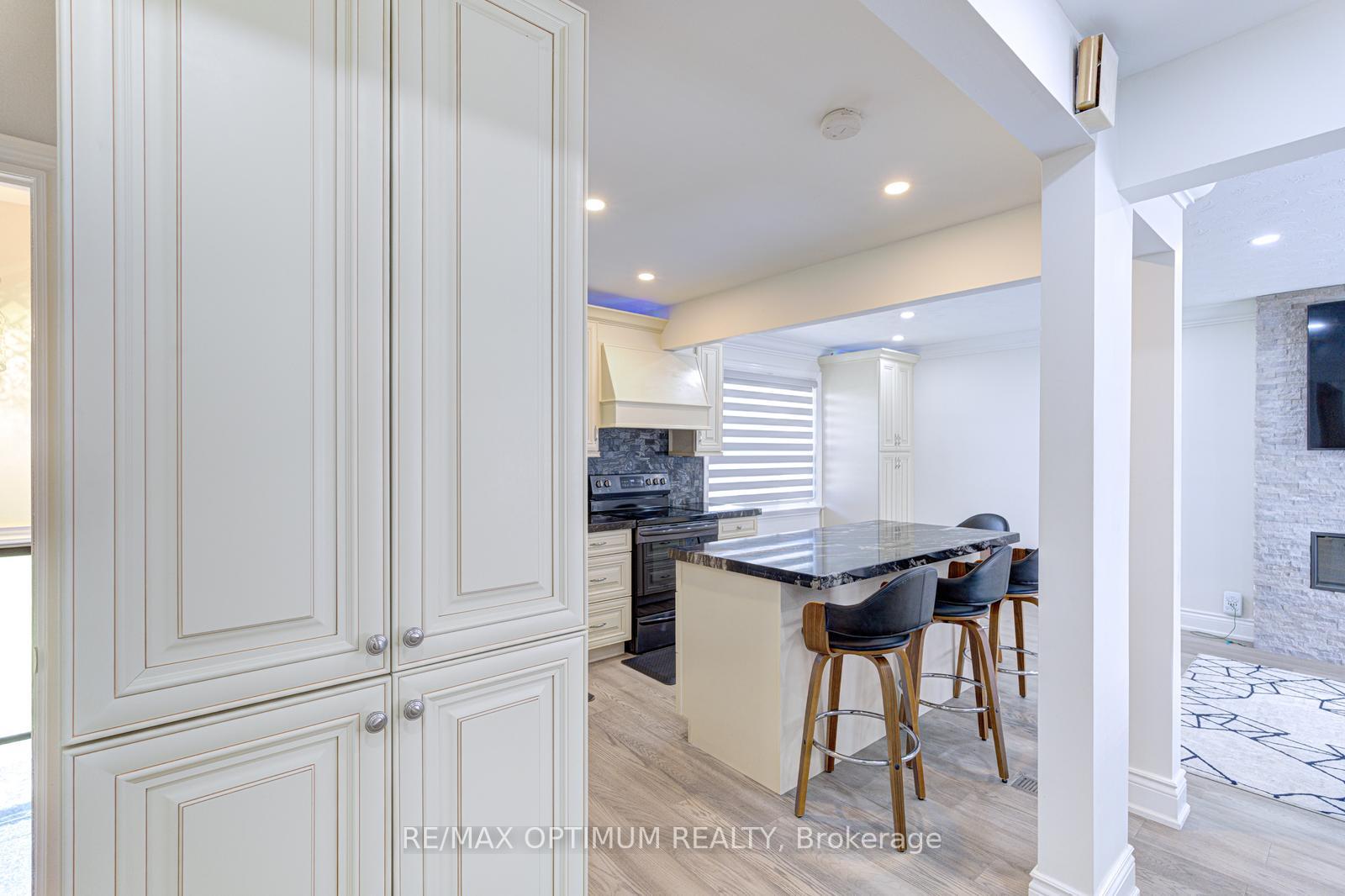 Photo 16 of 1747 Coram Crescent, Mississauga, Dixie — HOMEH