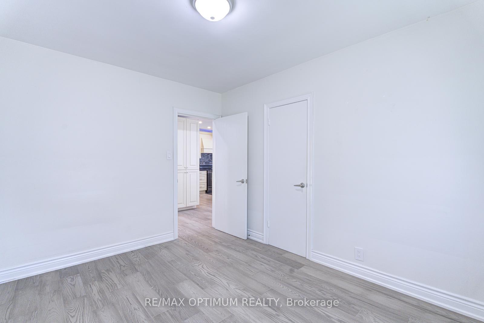 Photo 18 of 1747 Coram Crescent, Mississauga, Dixie — HOMEH