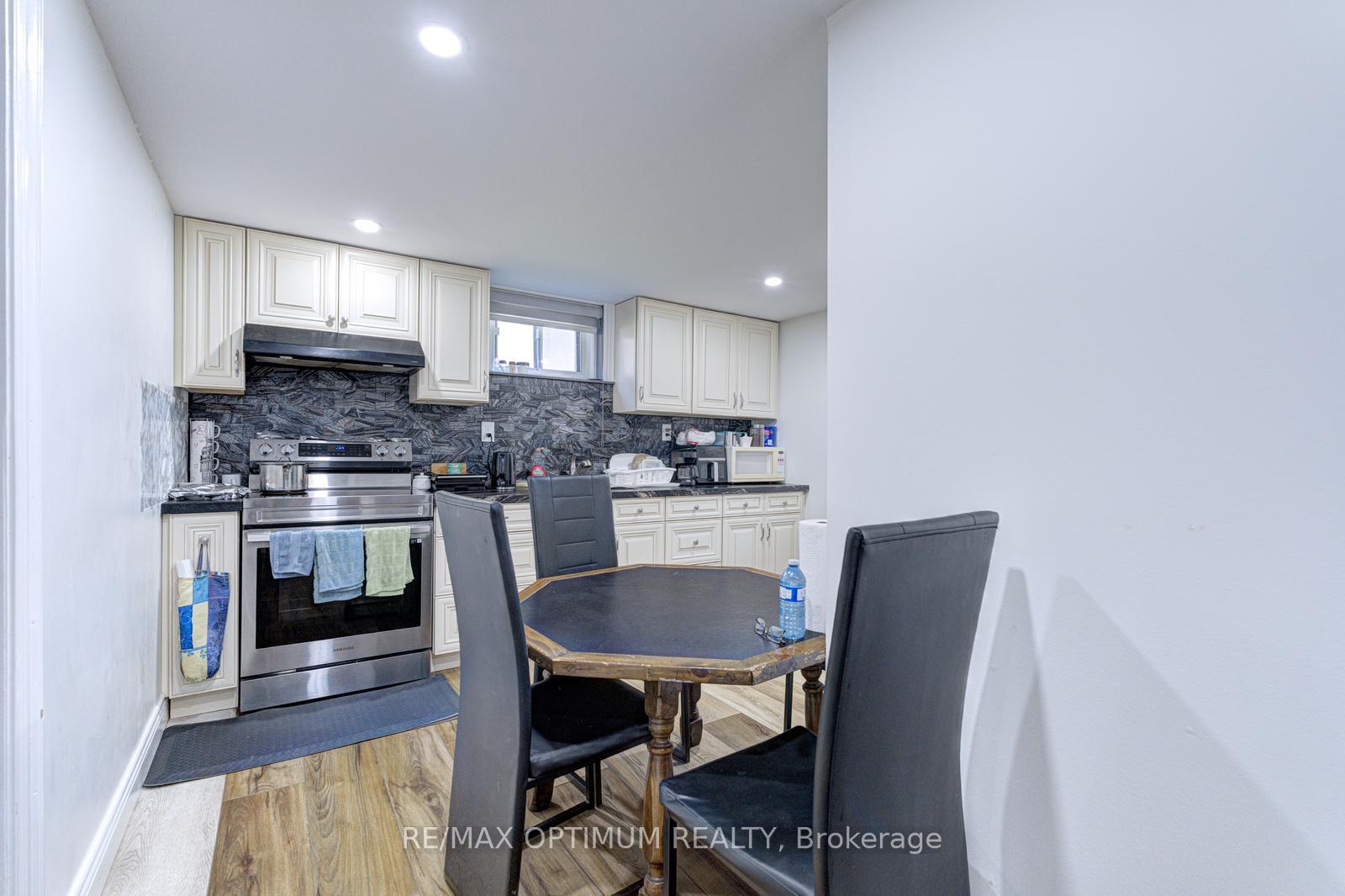 Photo 33 of 1747 Coram Crescent, Mississauga, Dixie — HOMEH