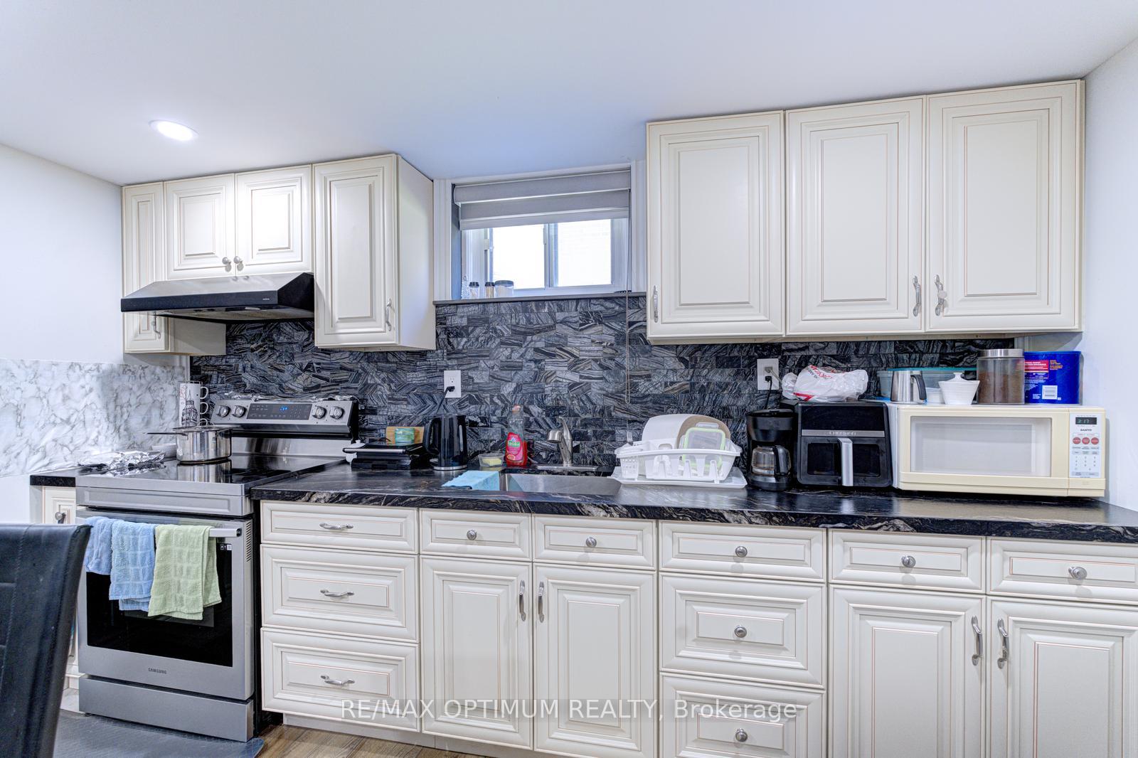 Photo 35 of 1747 Coram Crescent, Mississauga, Dixie — HOMEH