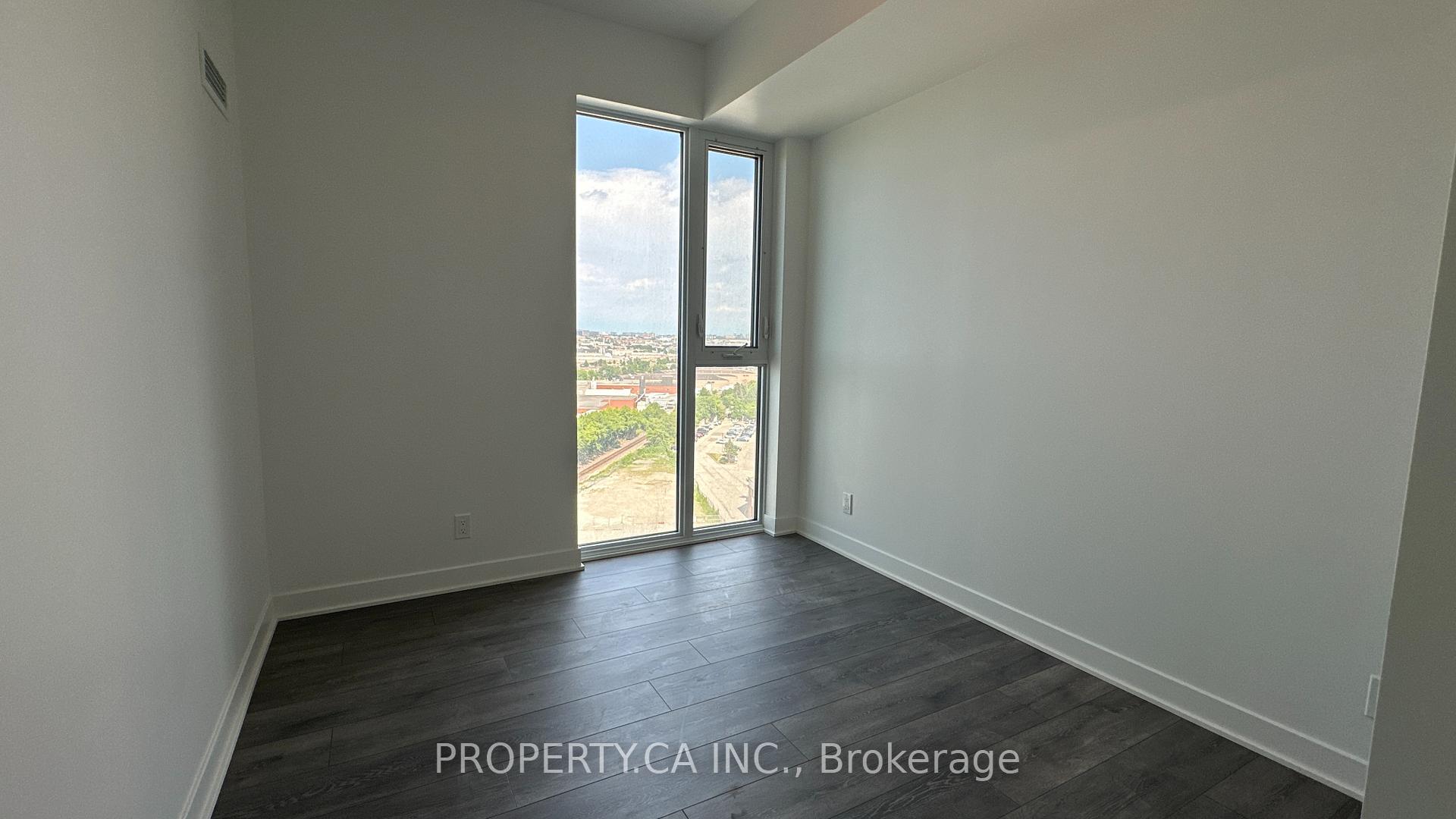 Photo 17 of Unit 1320, 6 Flavelle Trail, Vaughan, Steeles West Industrial — HOMEH