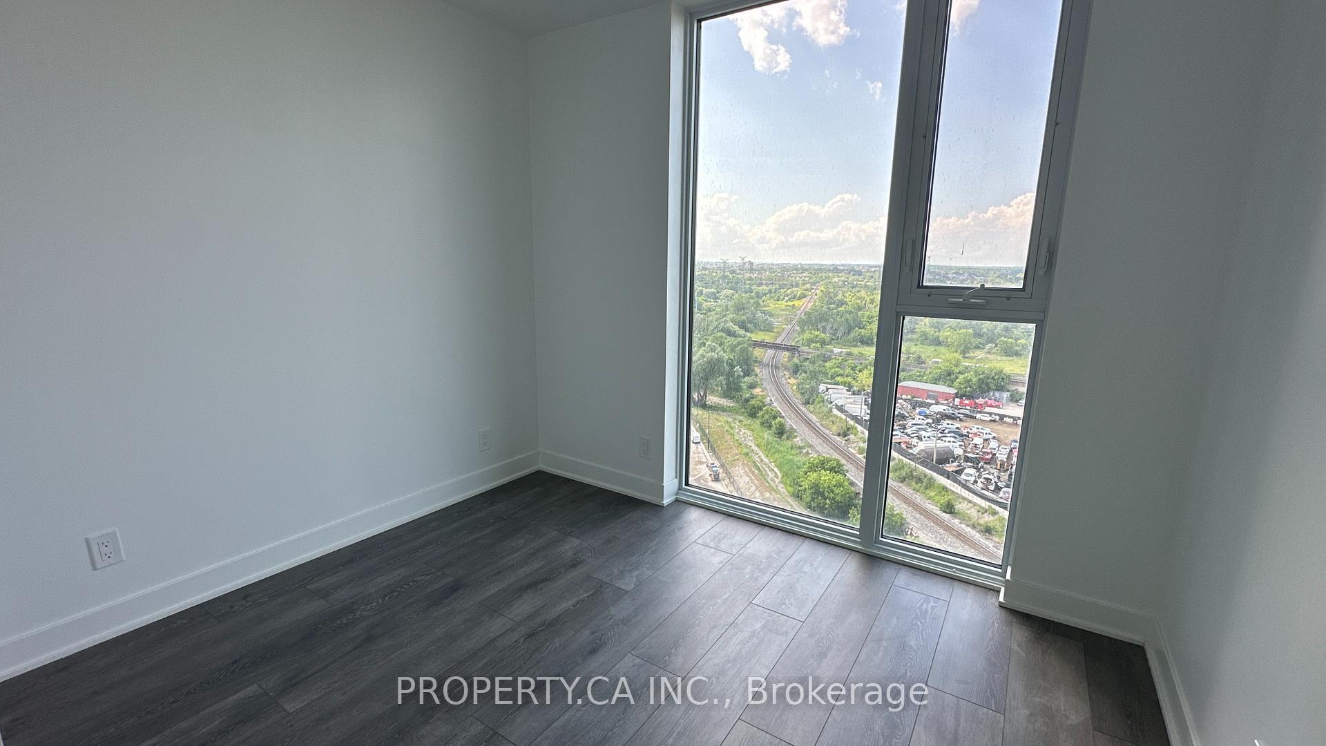 Photo 18 of Unit 1320, 6 Flavelle Trail, Vaughan, Steeles West Industrial — HOMEH