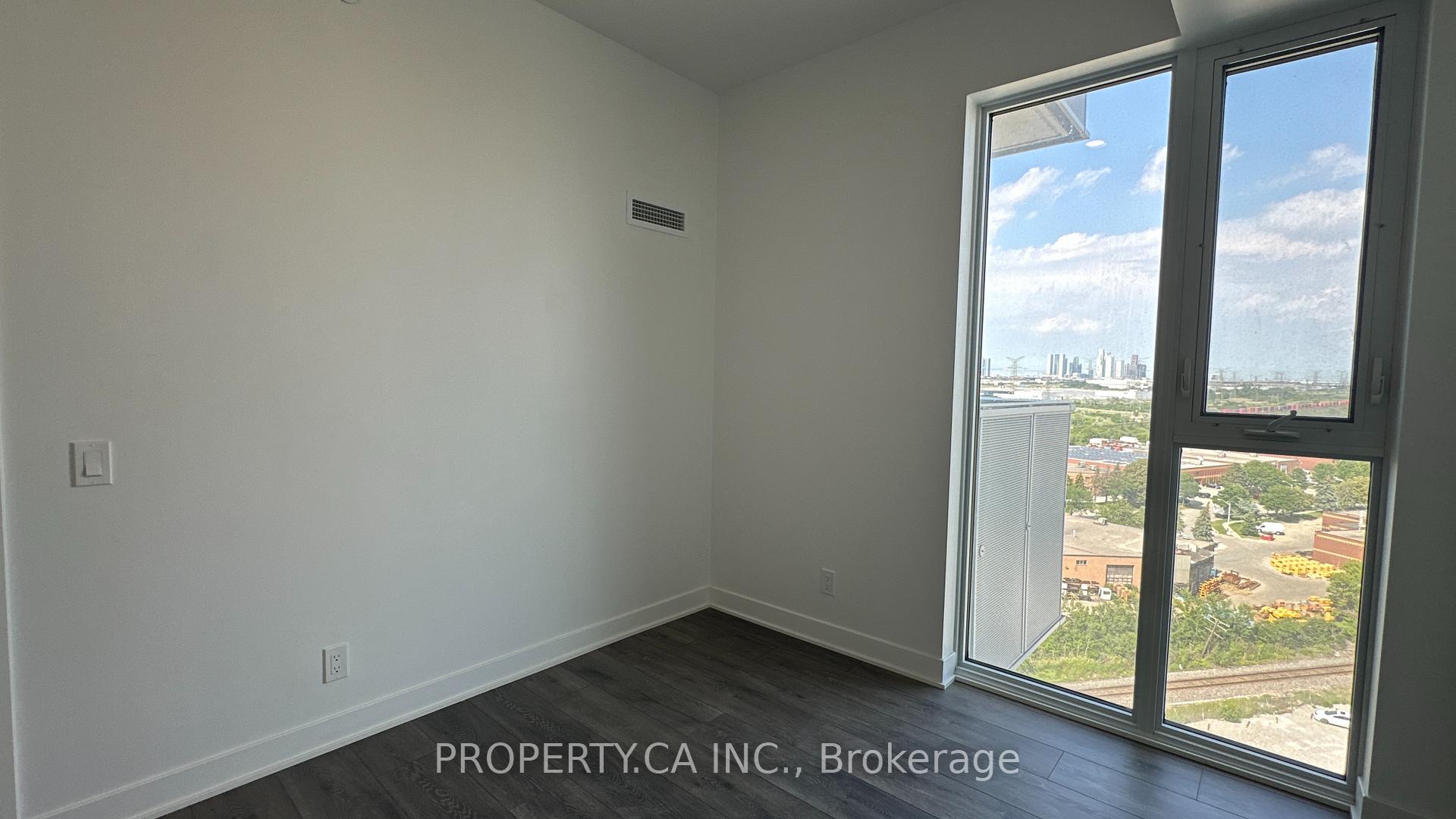 Photo 19 of Unit 1320, 6 Flavelle Trail, Vaughan, Steeles West Industrial — HOMEH