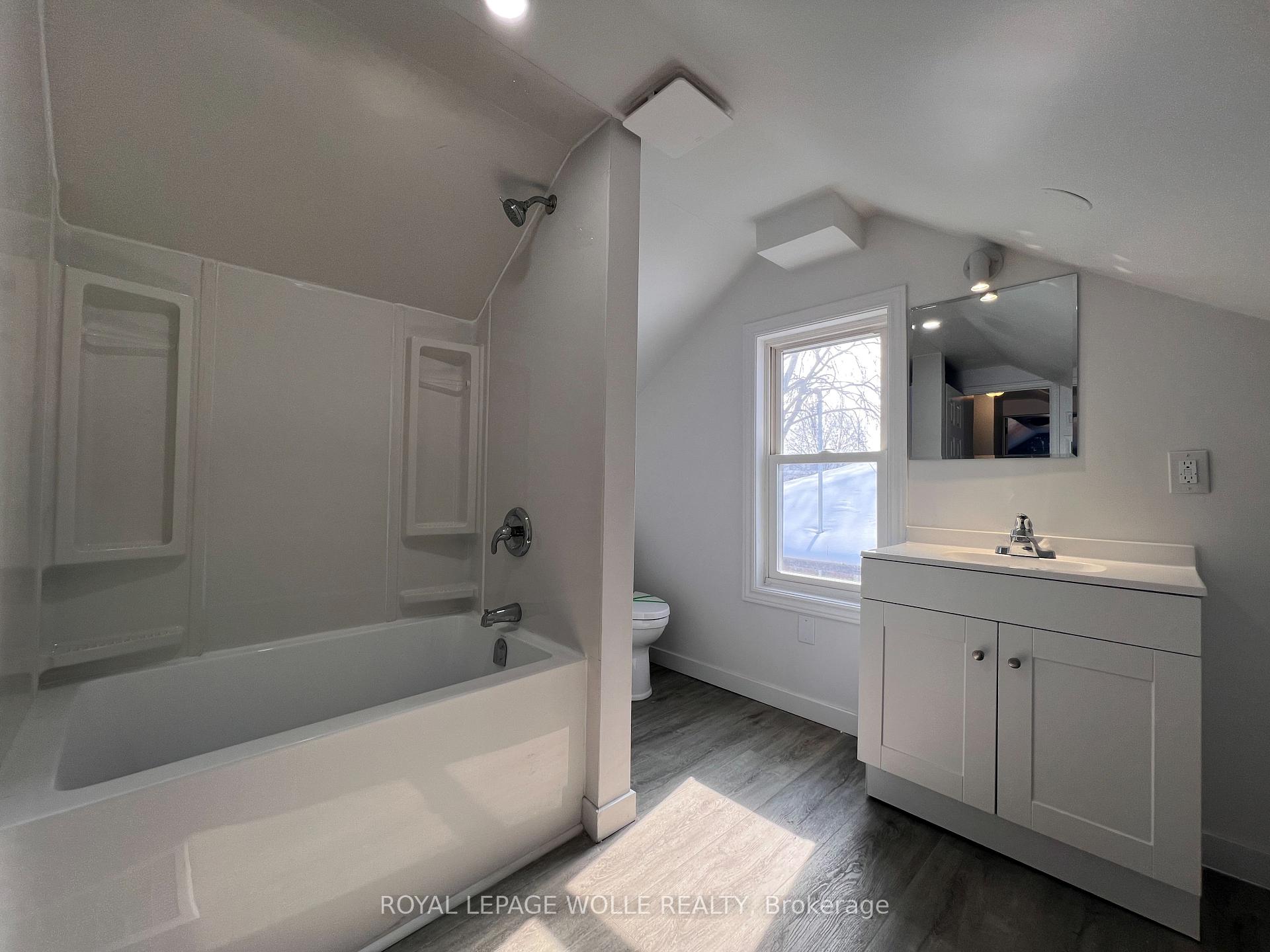 Photo 6 of Unit Unit 3, 168 Fifth Avenue, Kitchener, Fairview/Kingsdale — HOMEH