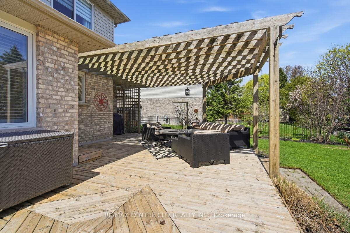 Photo 9 of 6 Trillium Court, Middlesex Centre, Ilderton — HOMEH