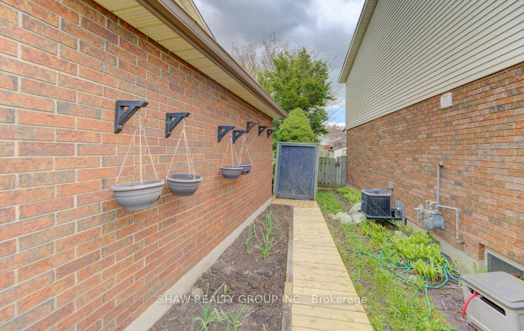 Photo 38 of 108 Clearwater Crescent, Waterloo, North Lakeshore — HOMEH