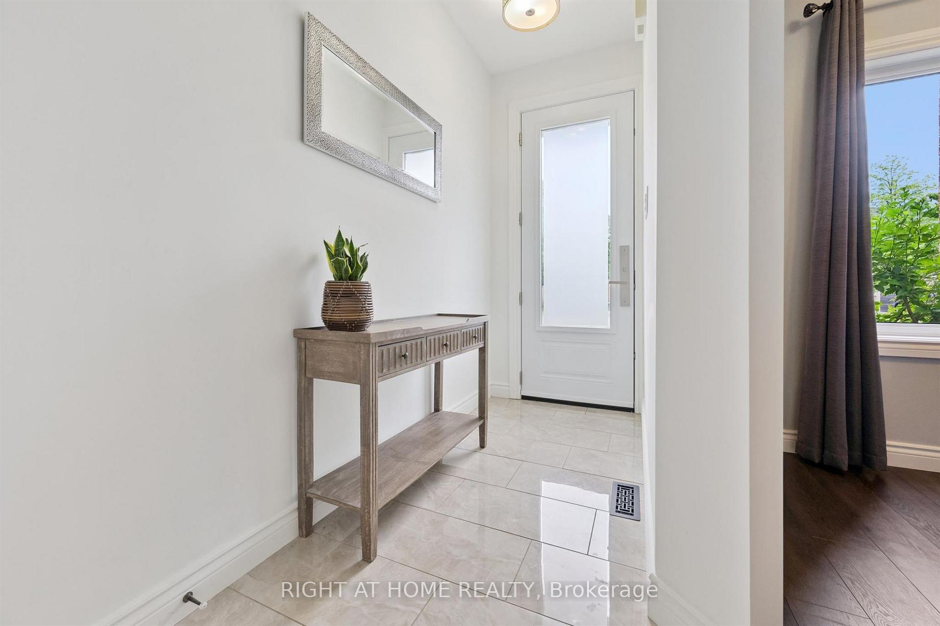 Photo 4 of 2371 Dalebrook Drive, Oakville, Wedgewood Creek — HOMEH