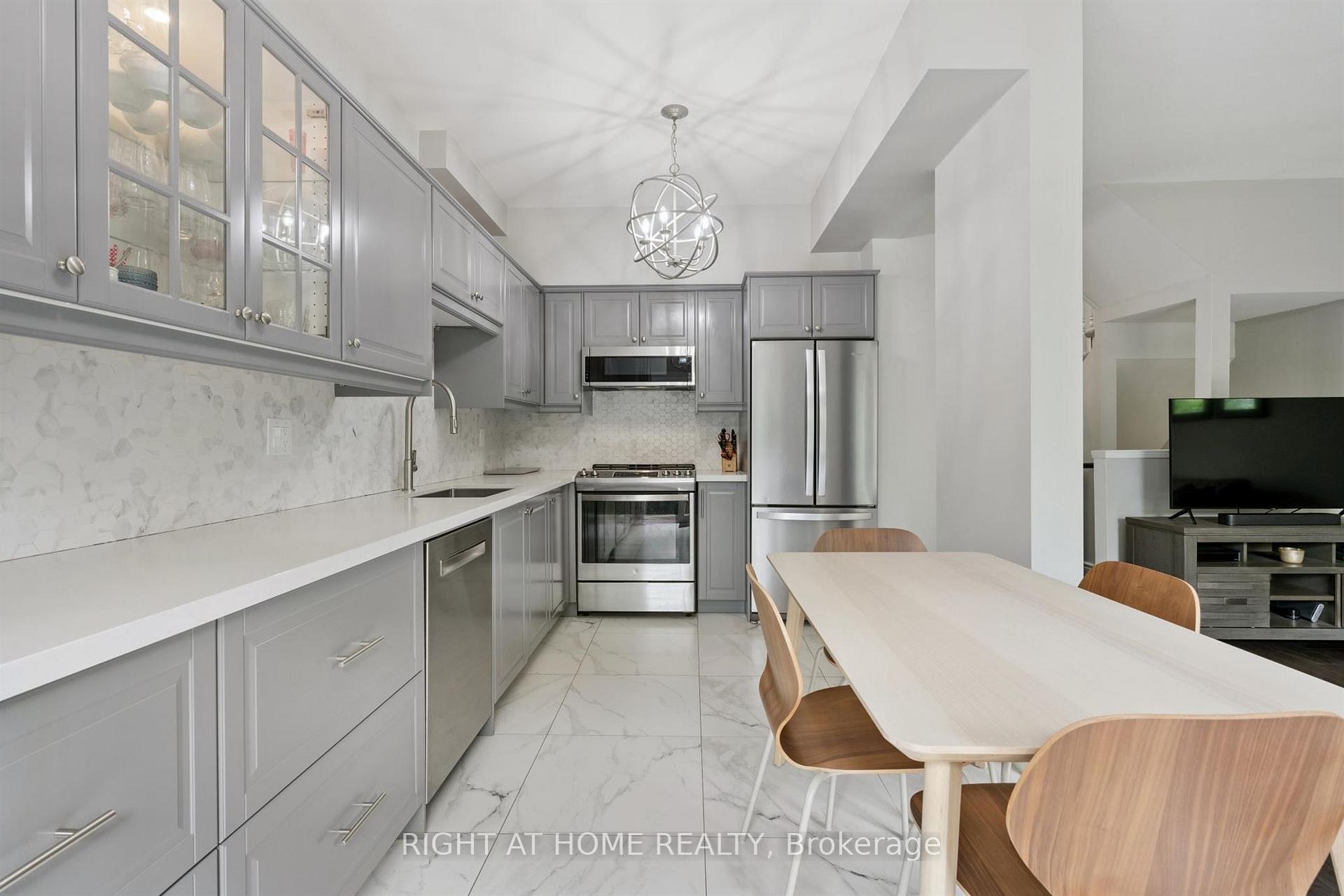 Photo 10 of 2371 Dalebrook Drive, Oakville, Wedgewood Creek — HOMEH