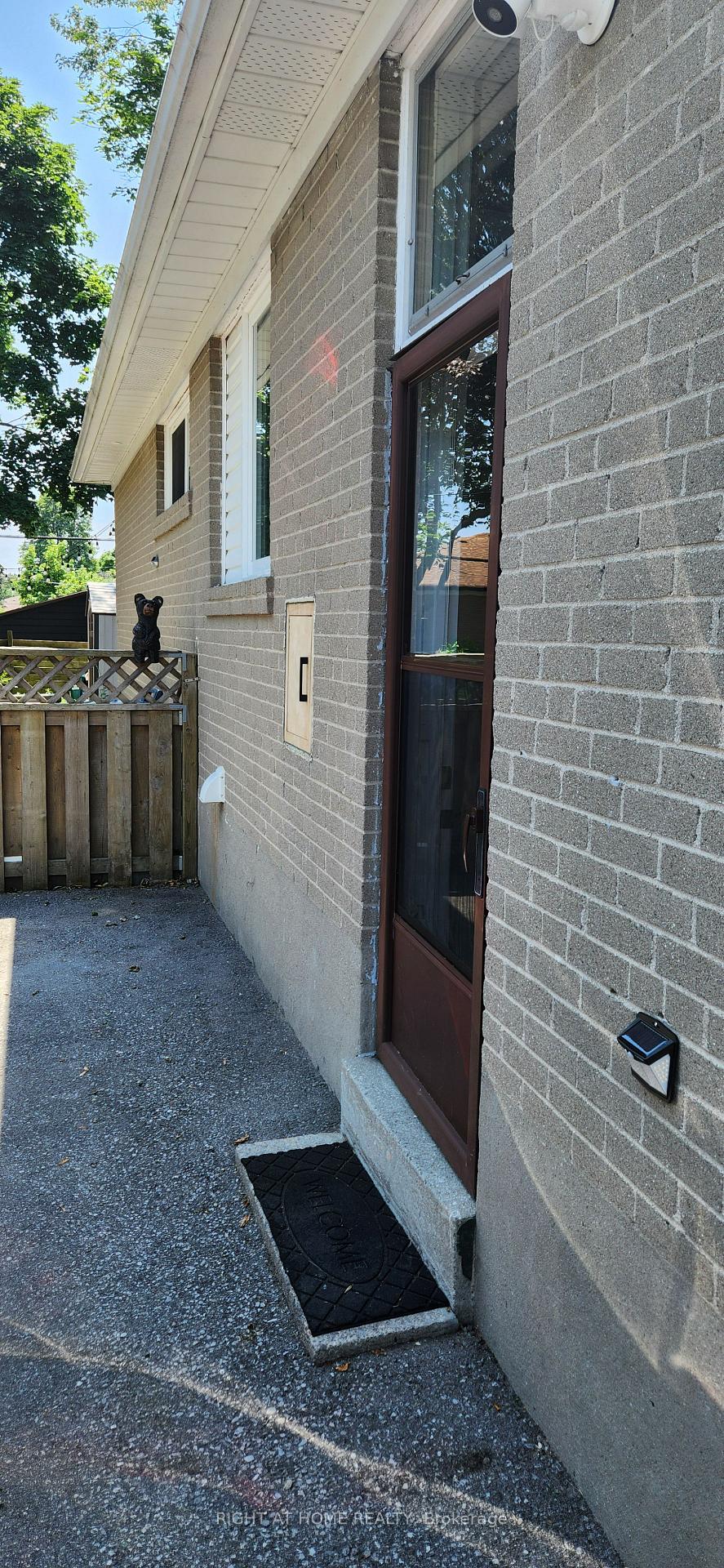 Photo 4 of 99 Hurley Road, Ajax, South East — HOMEH