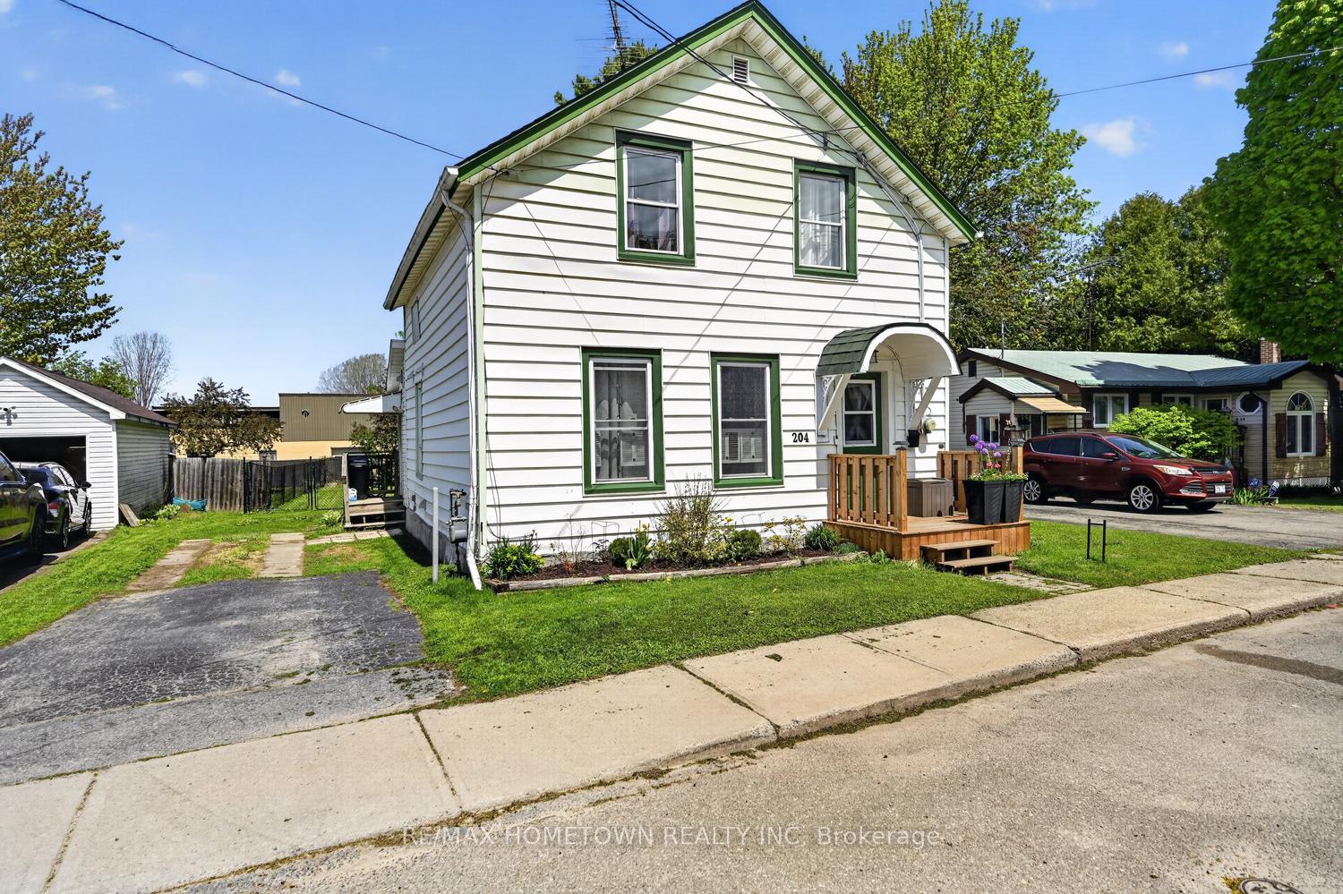 Photo of 204 Wood Street E