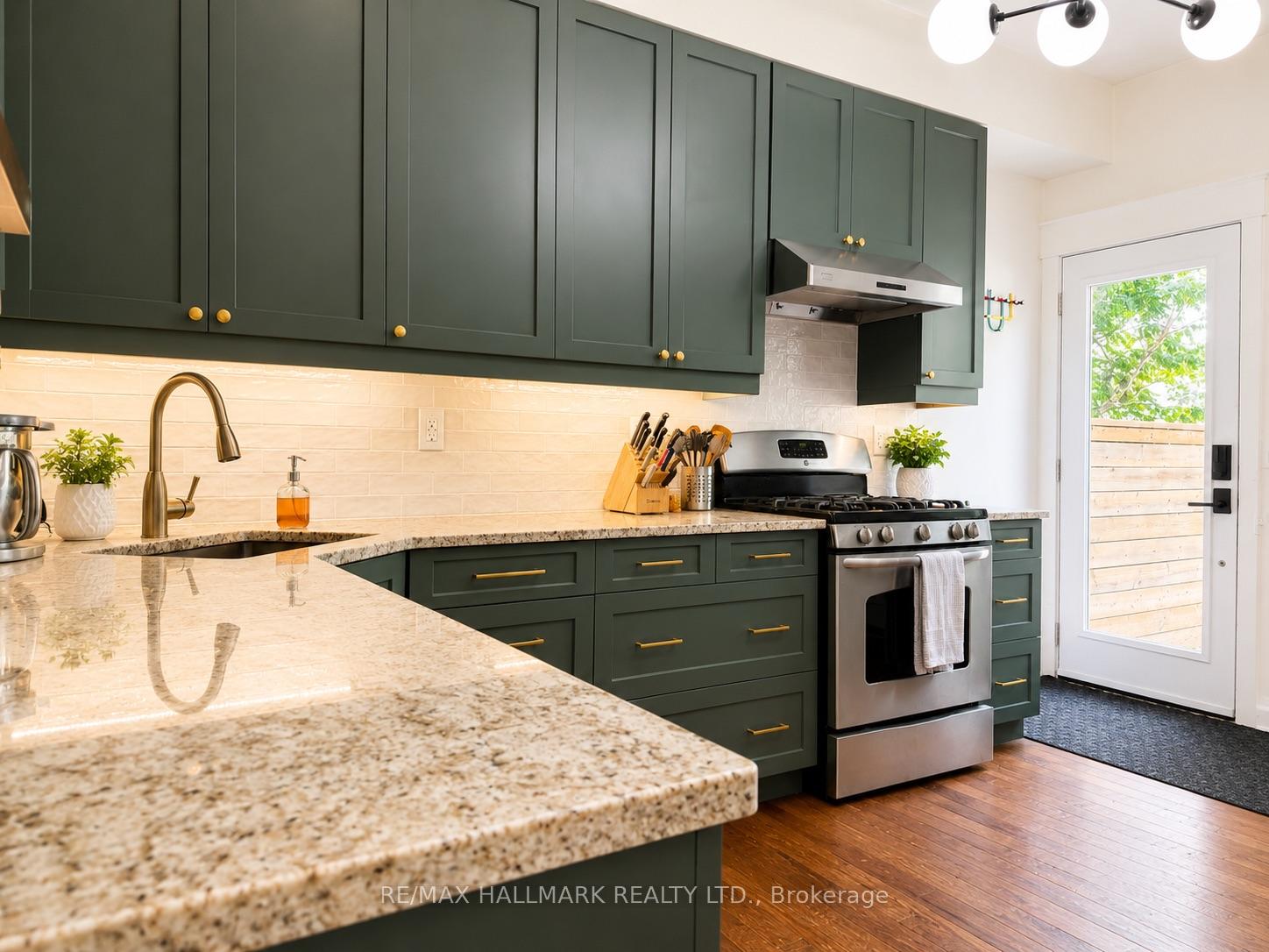 Photo 13 of 118 Galt Avenue, Toronto, South Riverdale — HOMEH