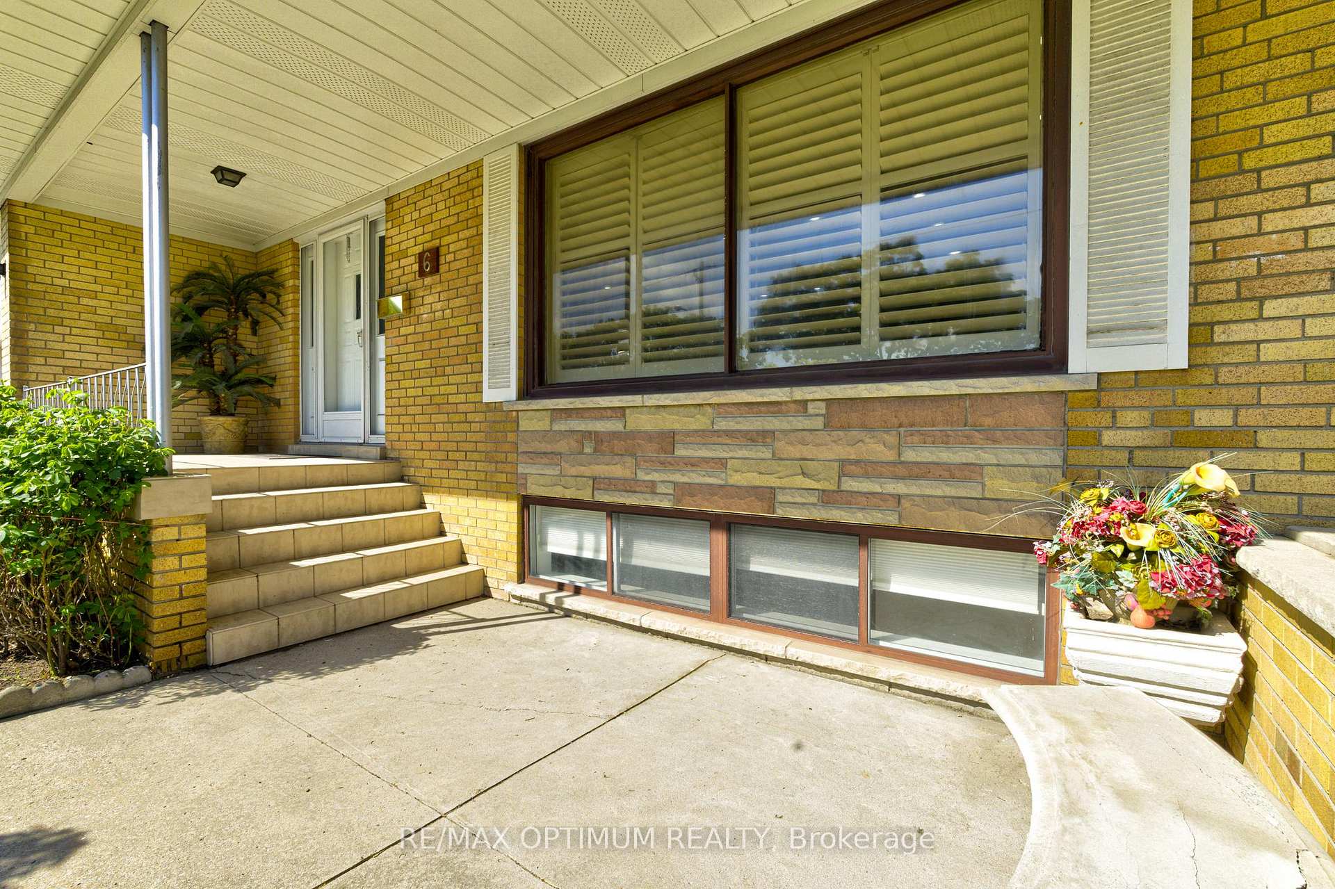 Photo 3 of 6 Evernby Boulevard, Etobicoke, Kingsview Village-The Westway — HOMEH