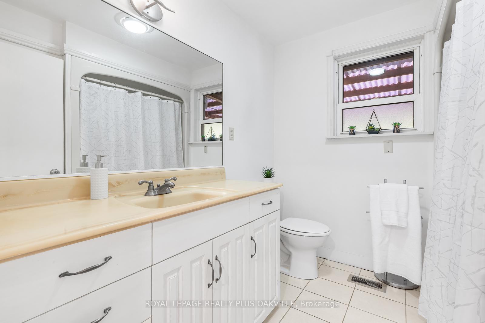 Photo 17 of 467 Anthony Drive, Oakville, Old Oakville — HOMEH