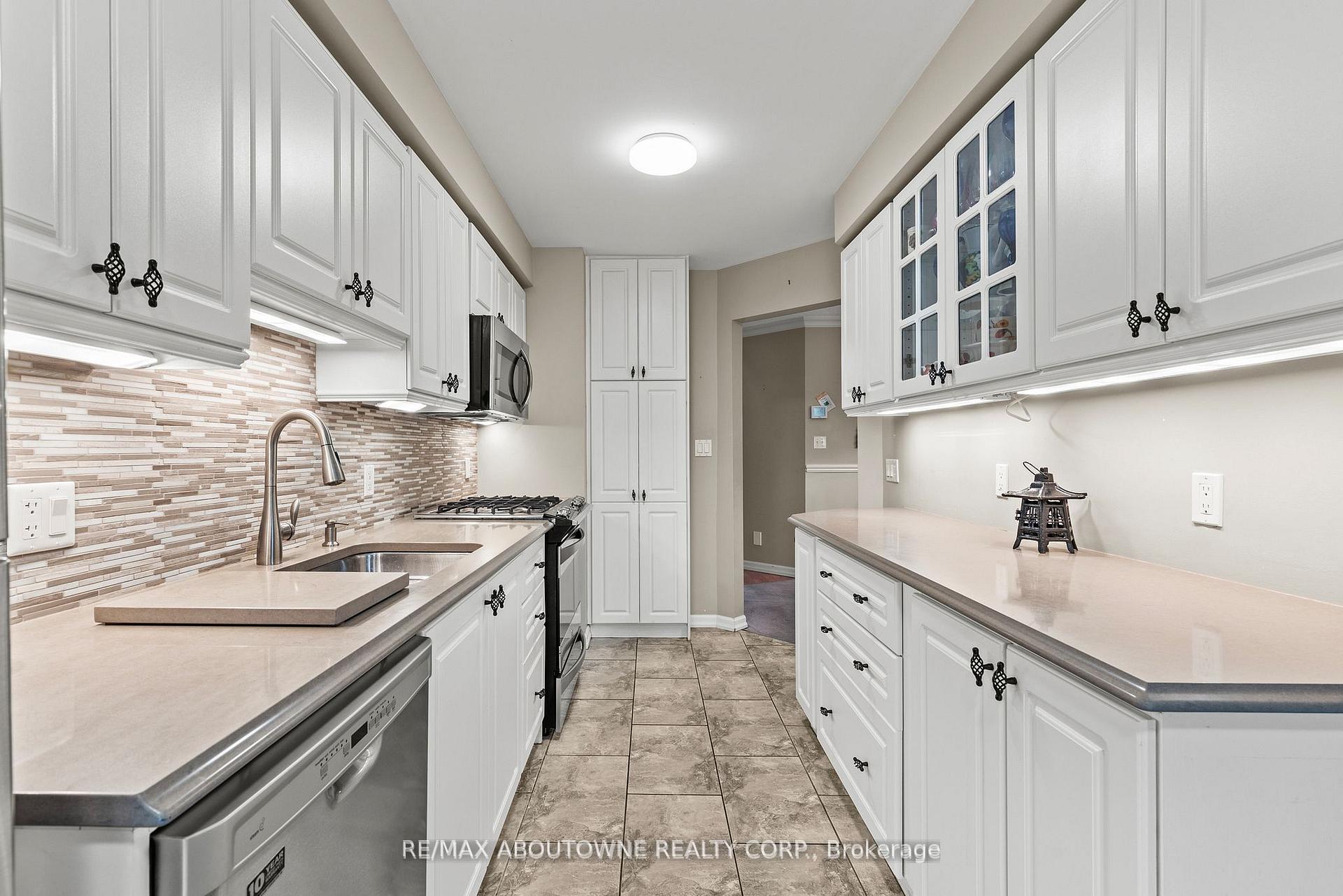 Photo 17 of Unit 9, 2230 Walkers Line, Burlington, Headon — HOMEH