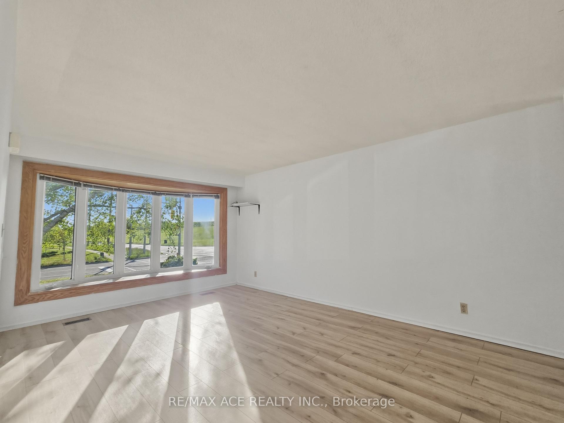 Photo 3 of 1385 Park Road S, Oshawa, Lakeview — HOMEH