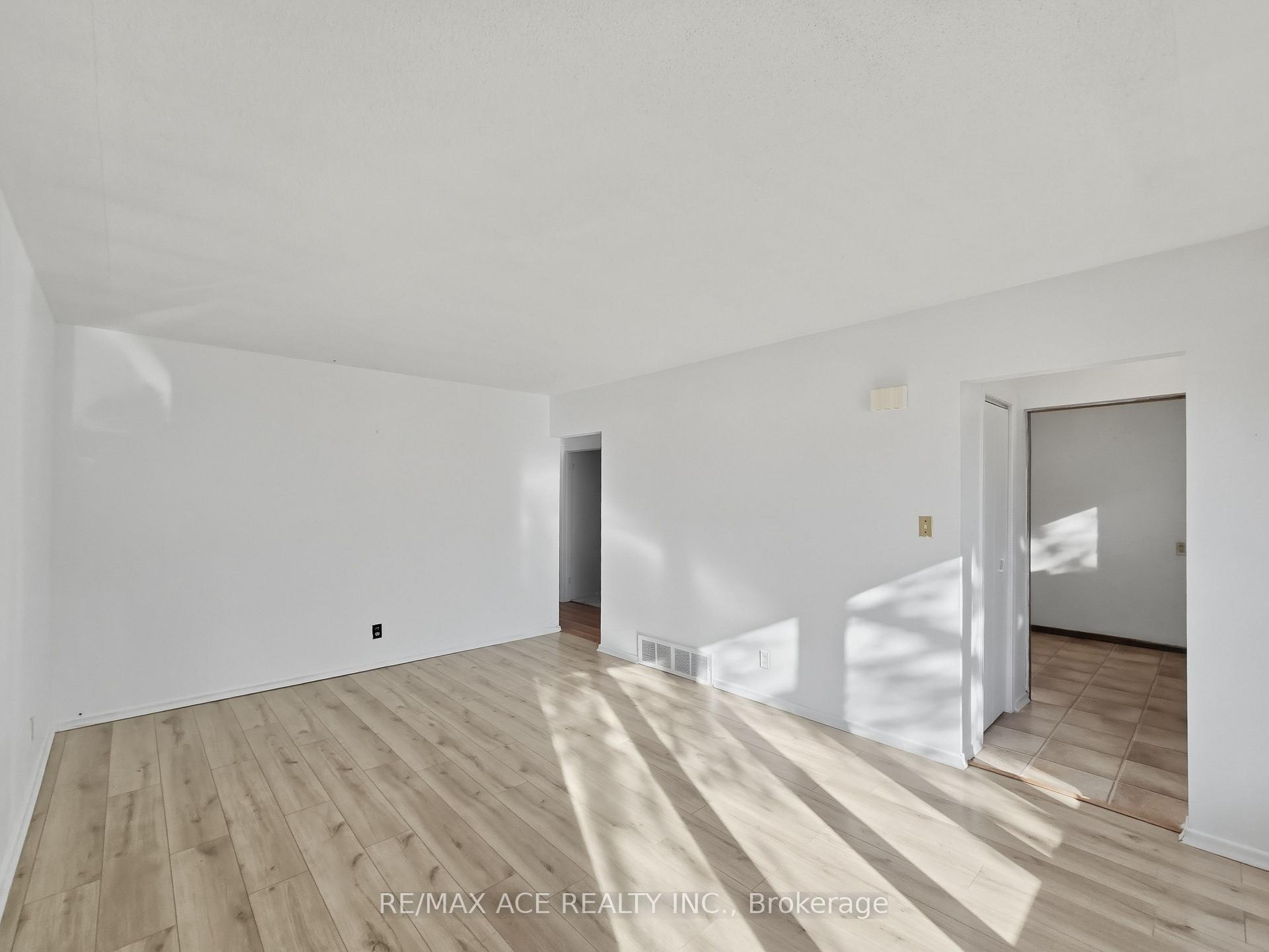 Photo 5 of 1385 Park Road S, Oshawa, Lakeview — HOMEH