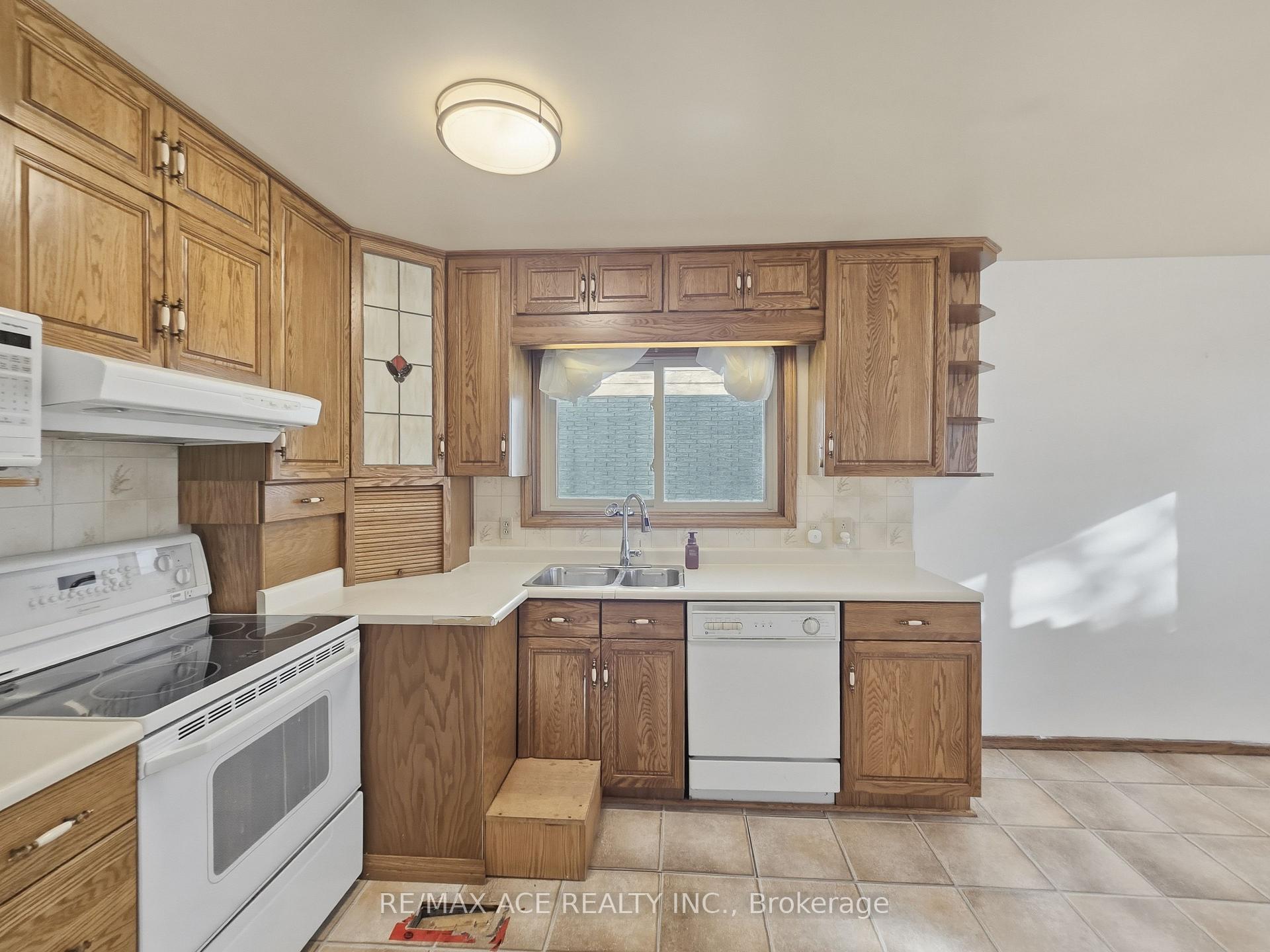 Photo 9 of 1385 Park Road S, Oshawa, Lakeview — HOMEH