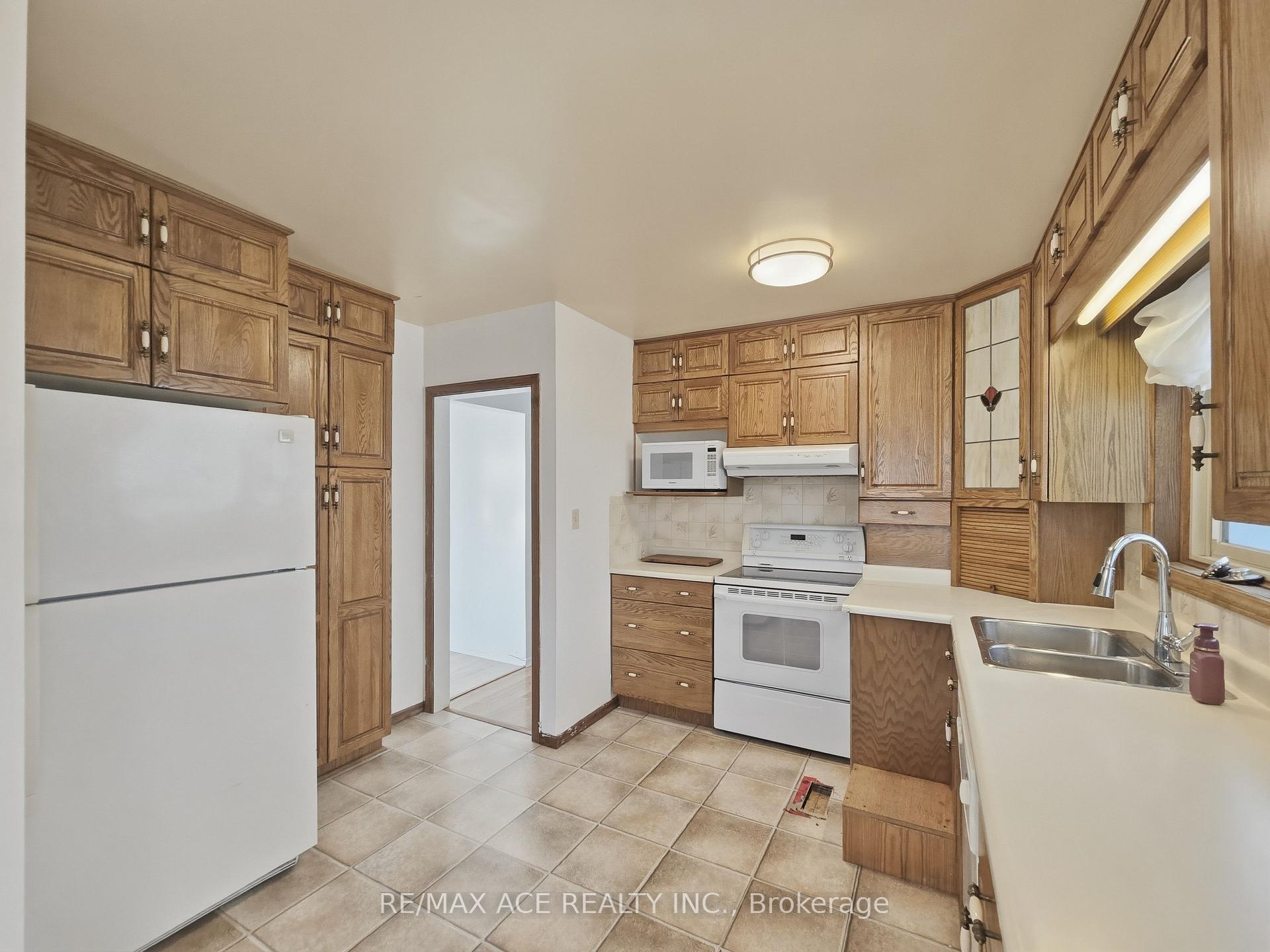 Photo 11 of 1385 Park Road S, Oshawa, Lakeview — HOMEH