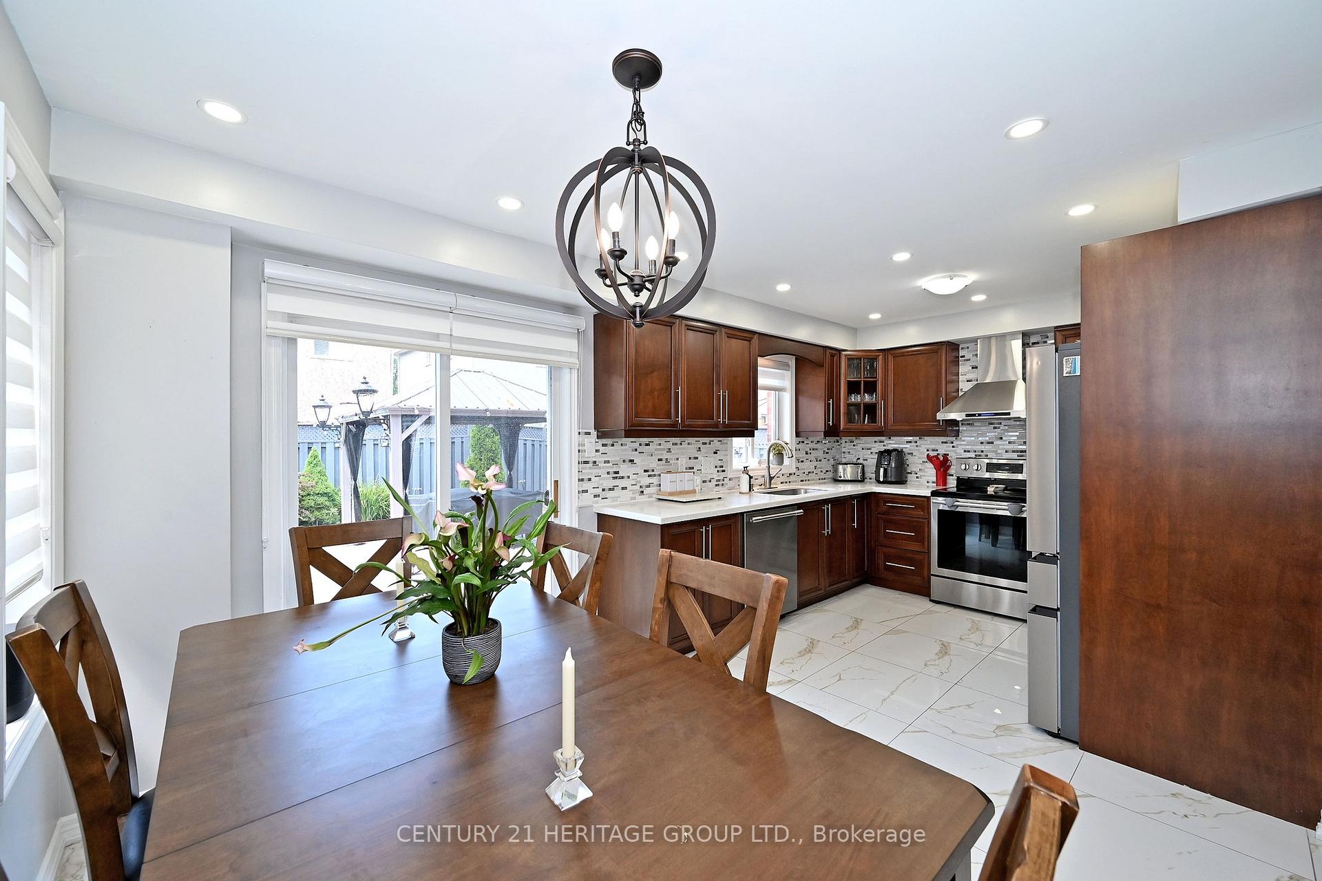 Photo 11 of 44 Equator Crescent, Vaughan, Vellore Village — HOMEH