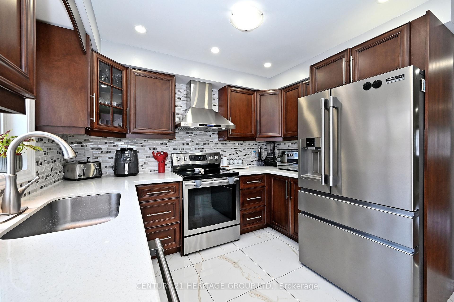 Photo 12 of 44 Equator Crescent, Vaughan, Vellore Village — HOMEH