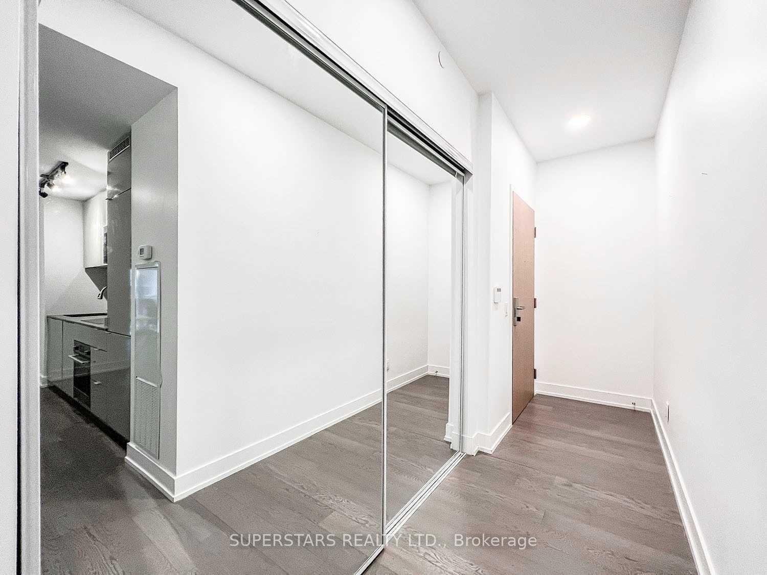Photo 6 of Unit 911, 7 Grenville Street, Toronto, Bay Street Corridor — HOMEH
