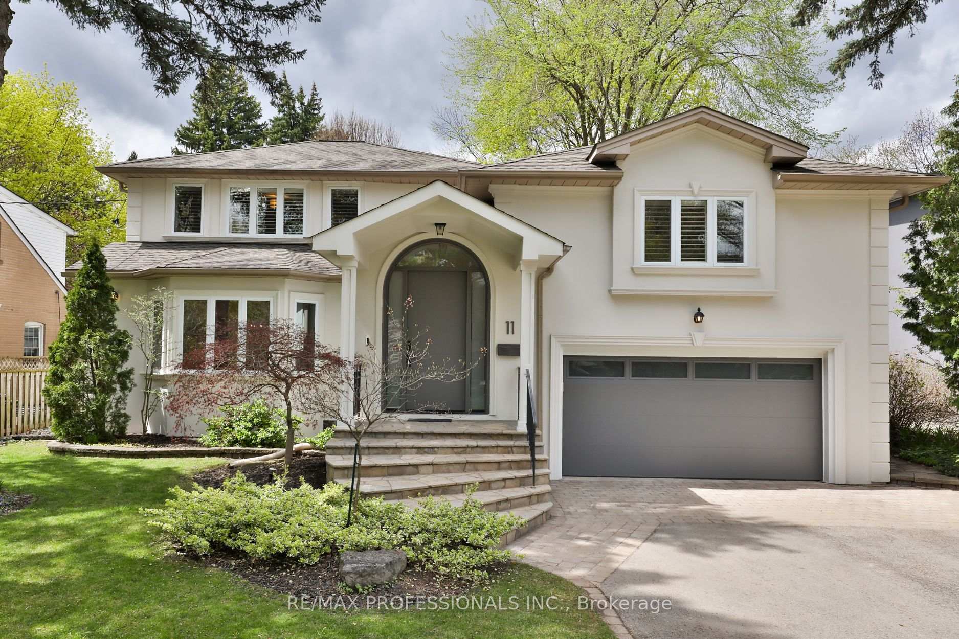 Photo 1 of 11 Cranleigh Court, Etobicoke, Edenbridge-Humber Valley — HOMEH
