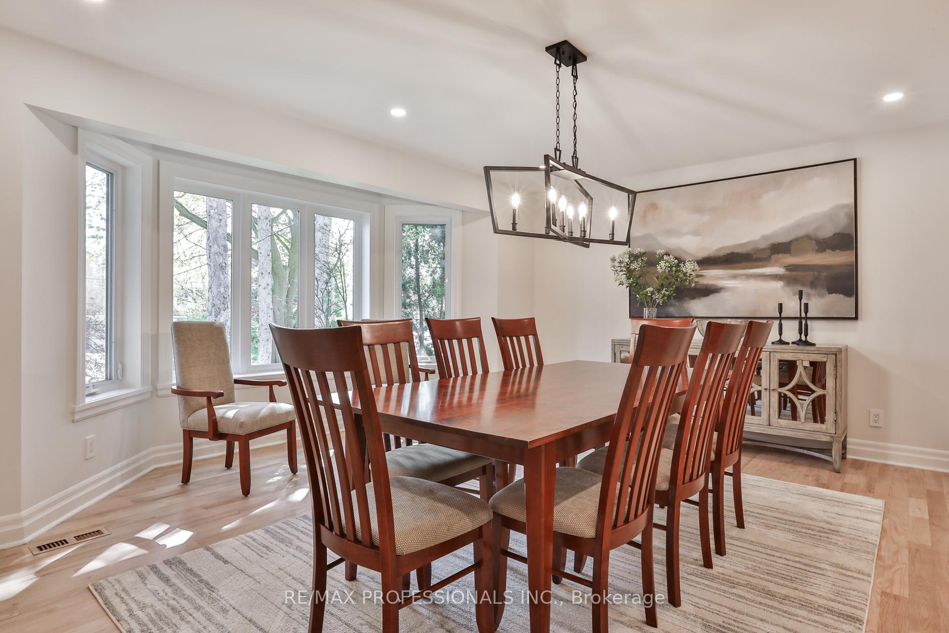 Photo 6 of 11 Cranleigh Court, Etobicoke, Edenbridge-Humber Valley — HOMEH