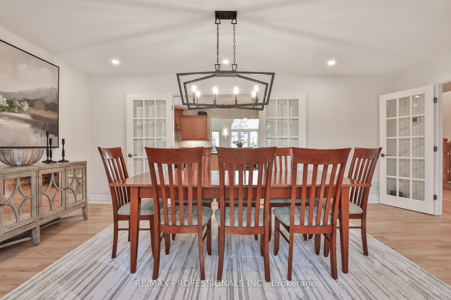 Photo 7 of 11 Cranleigh Court, Etobicoke, Edenbridge-Humber Valley — HOMEH