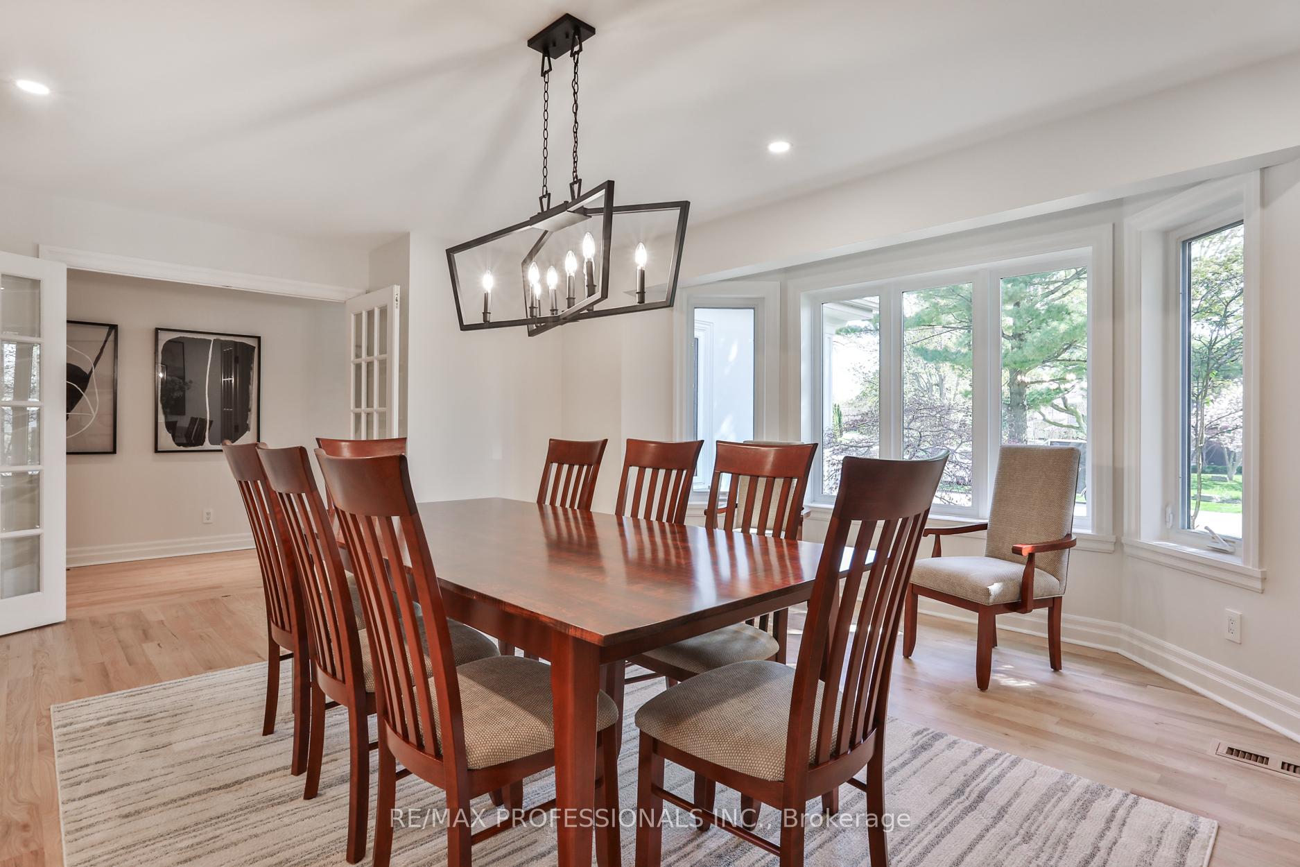 Photo 8 of 11 Cranleigh Court, Etobicoke, Edenbridge-Humber Valley — HOMEH