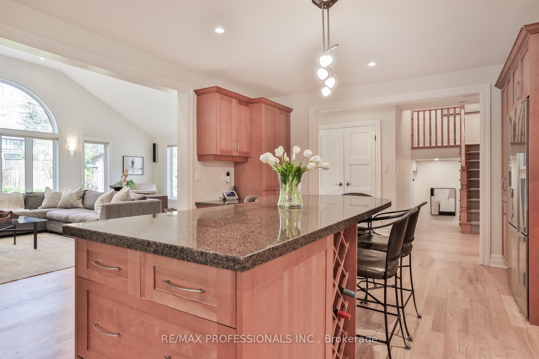 Photo 12 of 11 Cranleigh Court, Etobicoke, Edenbridge-Humber Valley — HOMEH