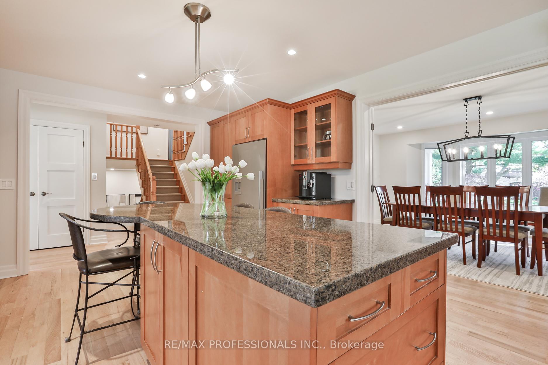 Photo 13 of 11 Cranleigh Court, Etobicoke, Edenbridge-Humber Valley — HOMEH