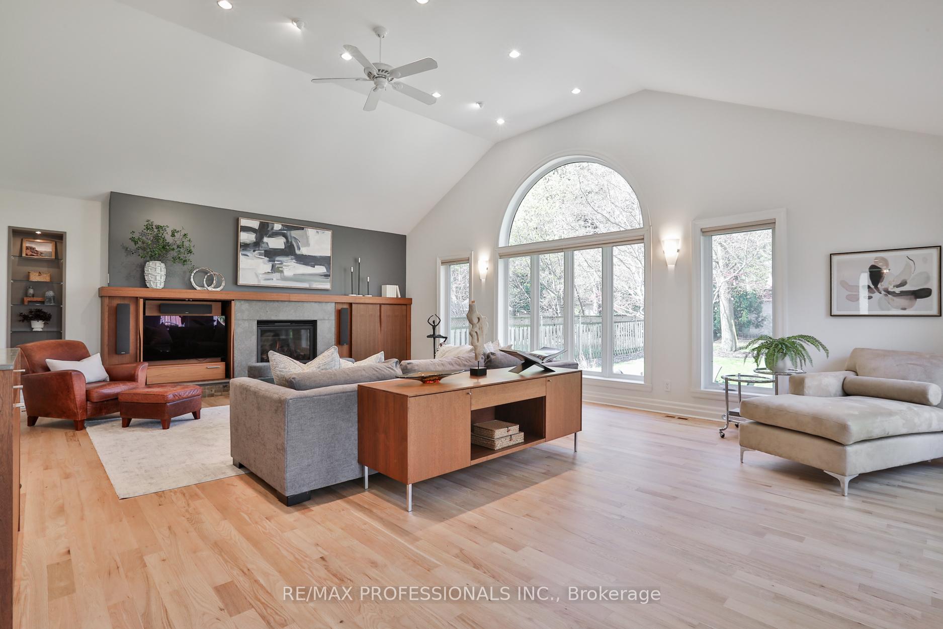 Photo 15 of 11 Cranleigh Court, Etobicoke, Edenbridge-Humber Valley — HOMEH
