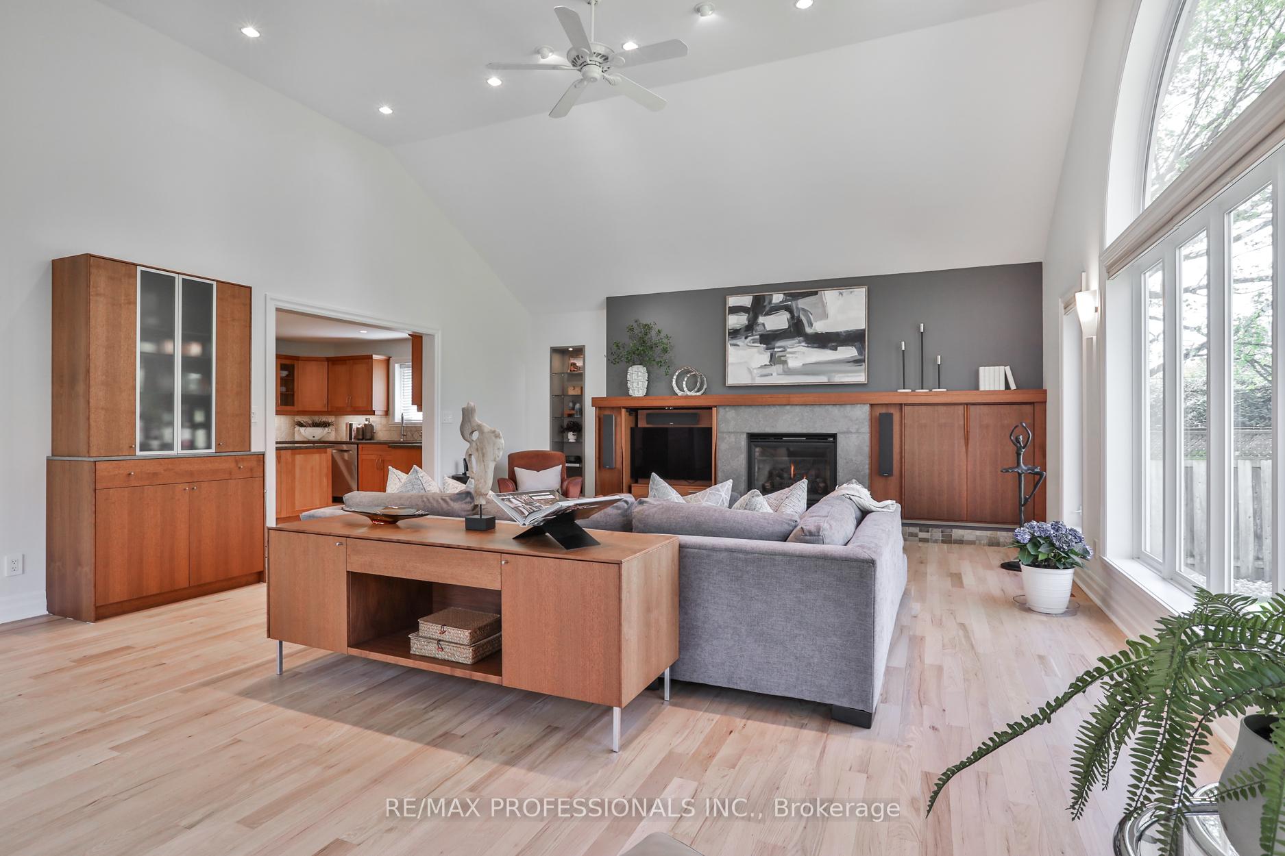 Photo 16 of 11 Cranleigh Court, Etobicoke, Edenbridge-Humber Valley — HOMEH