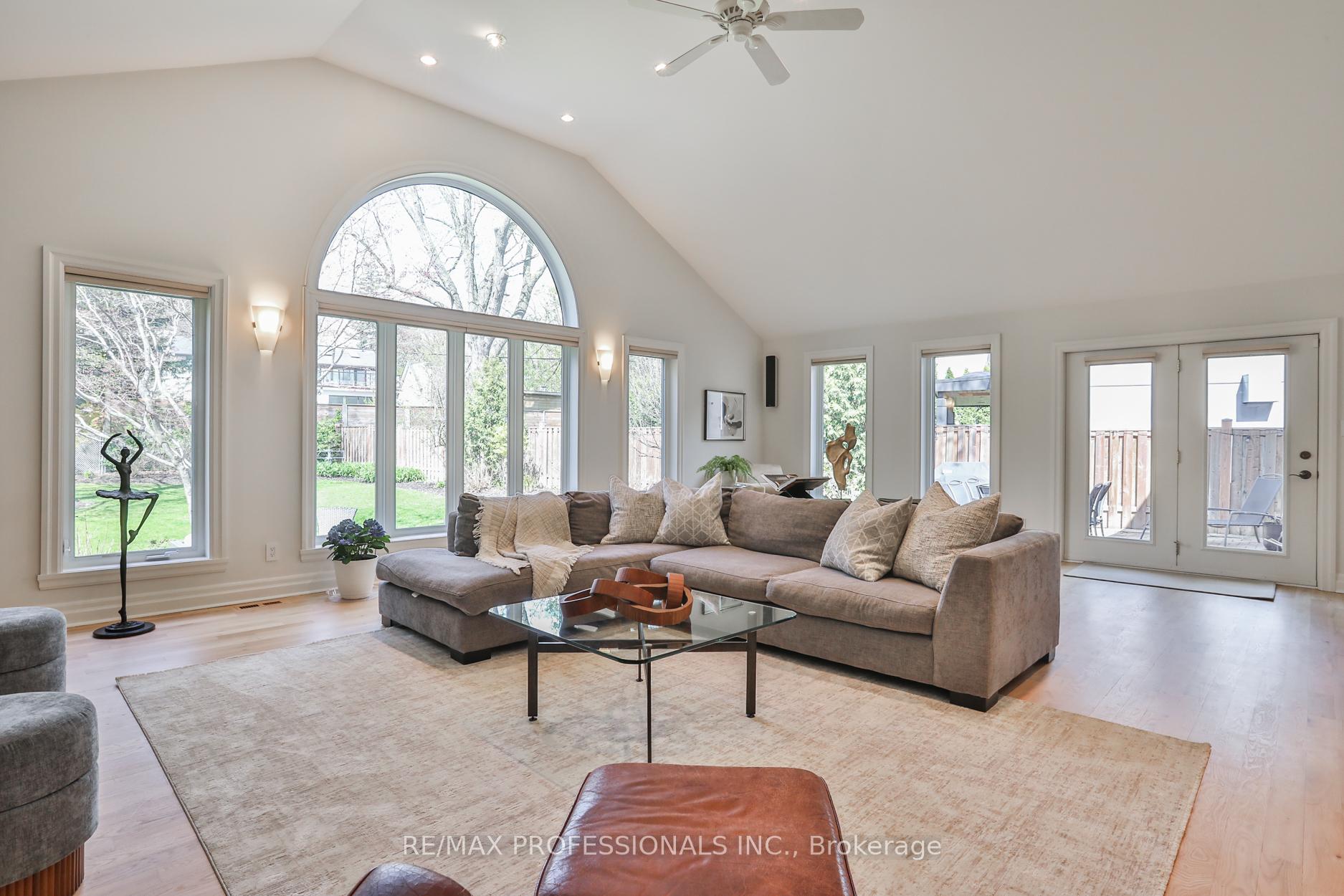 Photo 19 of 11 Cranleigh Court, Etobicoke, Edenbridge-Humber Valley — HOMEH