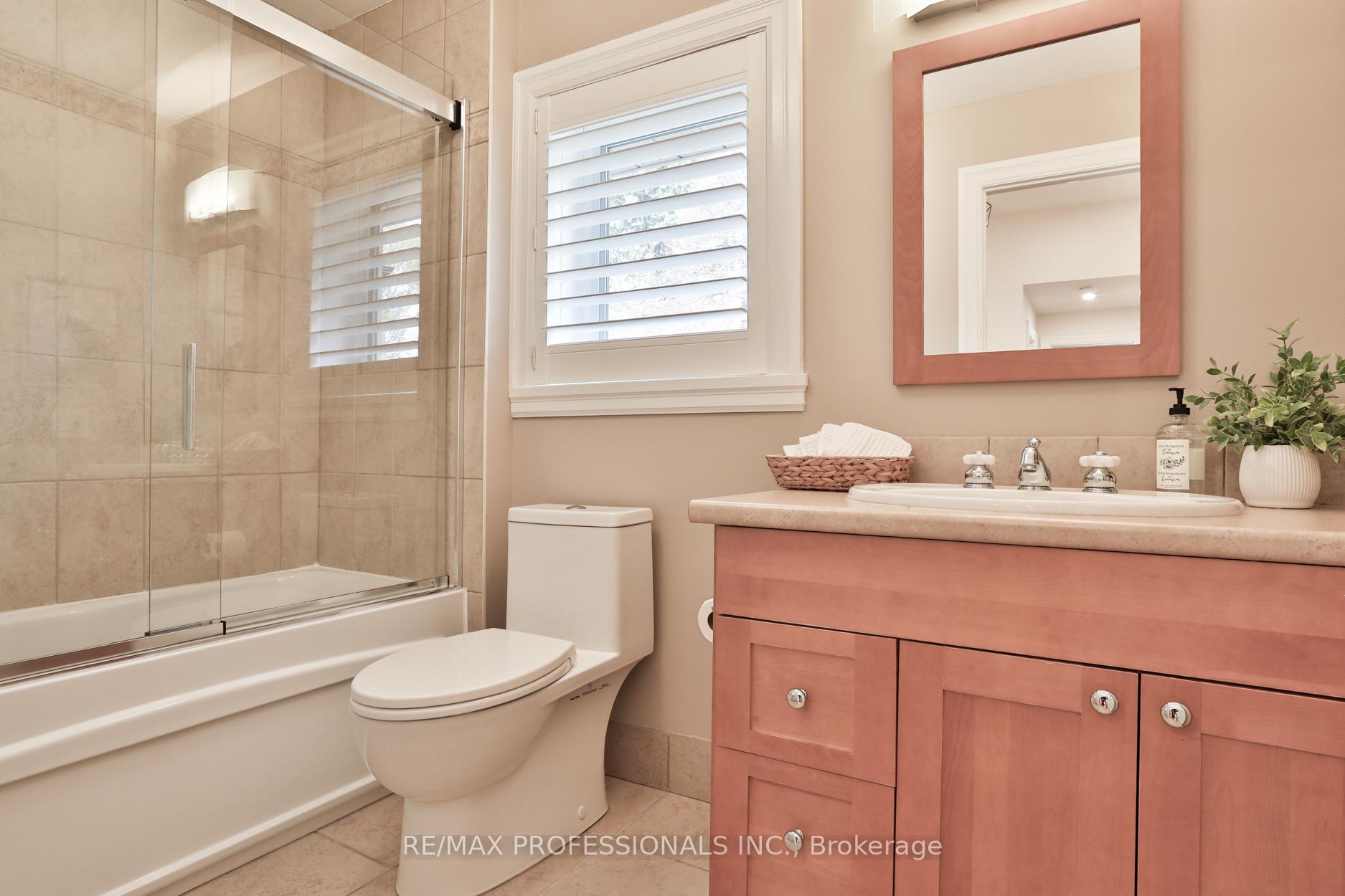Photo 27 of 11 Cranleigh Court, Etobicoke, Edenbridge-Humber Valley — HOMEH