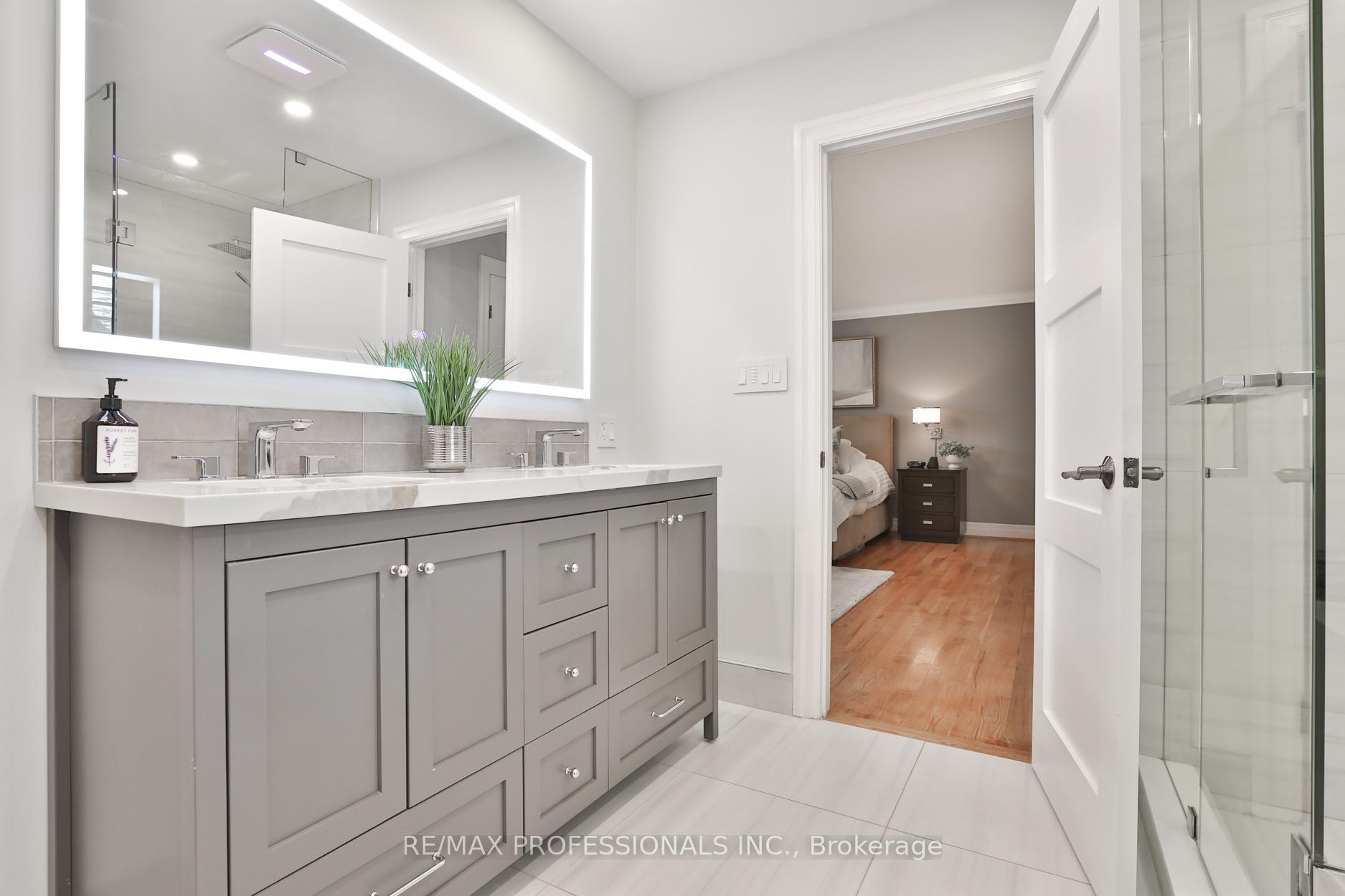 Photo 35 of 11 Cranleigh Court, Etobicoke, Edenbridge-Humber Valley — HOMEH