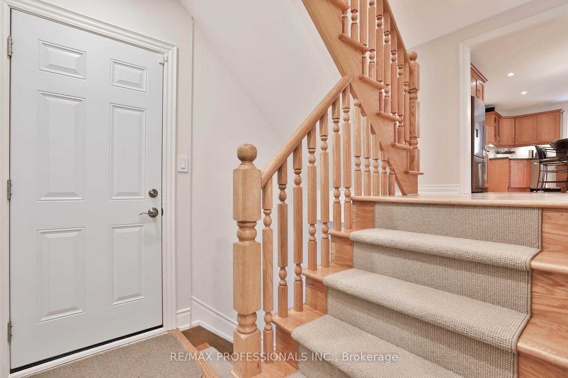 Photo 36 of 11 Cranleigh Court, Etobicoke, Edenbridge-Humber Valley — HOMEH