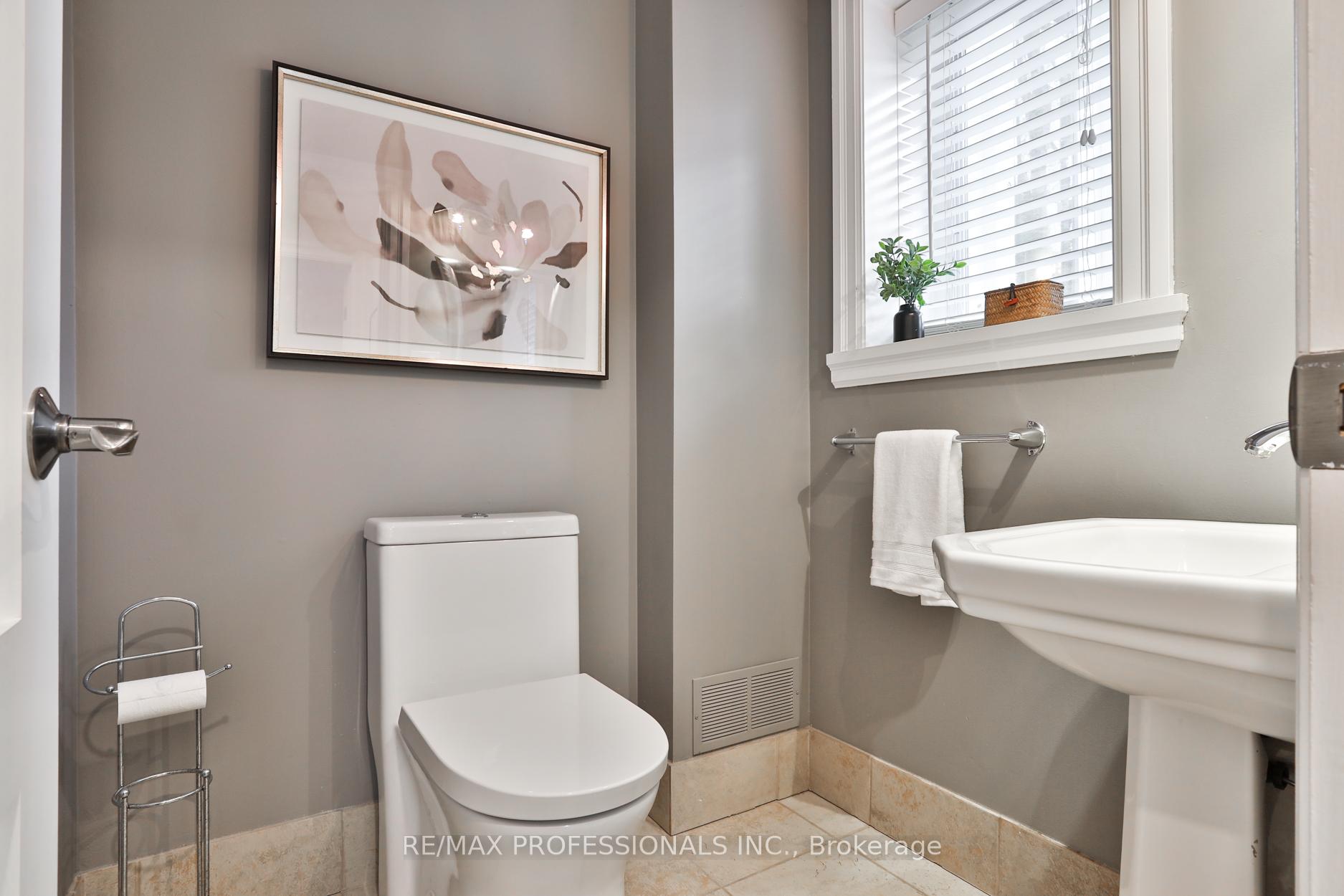Photo 37 of 11 Cranleigh Court, Etobicoke, Edenbridge-Humber Valley — HOMEH