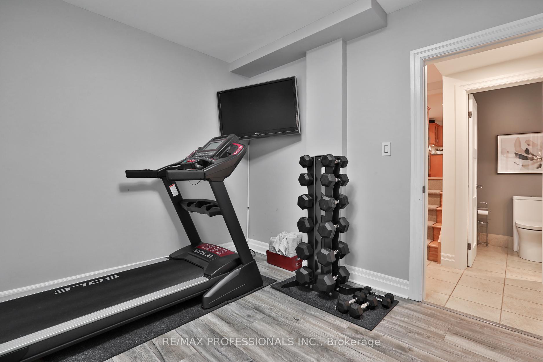 Photo 38 of 11 Cranleigh Court, Etobicoke, Edenbridge-Humber Valley — HOMEH
