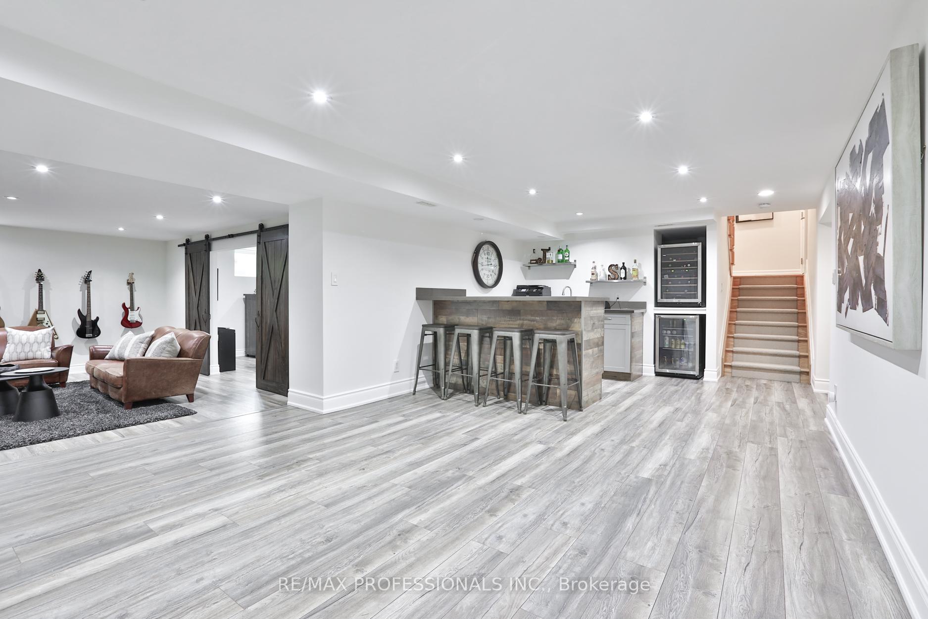 Photo 39 of 11 Cranleigh Court, Etobicoke, Edenbridge-Humber Valley — HOMEH