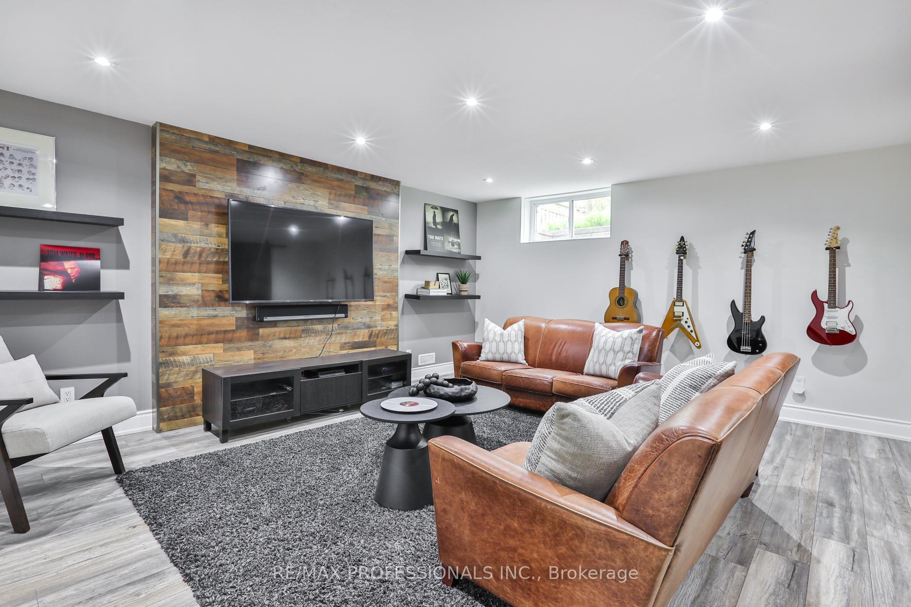 Photo 42 of 11 Cranleigh Court, Etobicoke, Edenbridge-Humber Valley — HOMEH